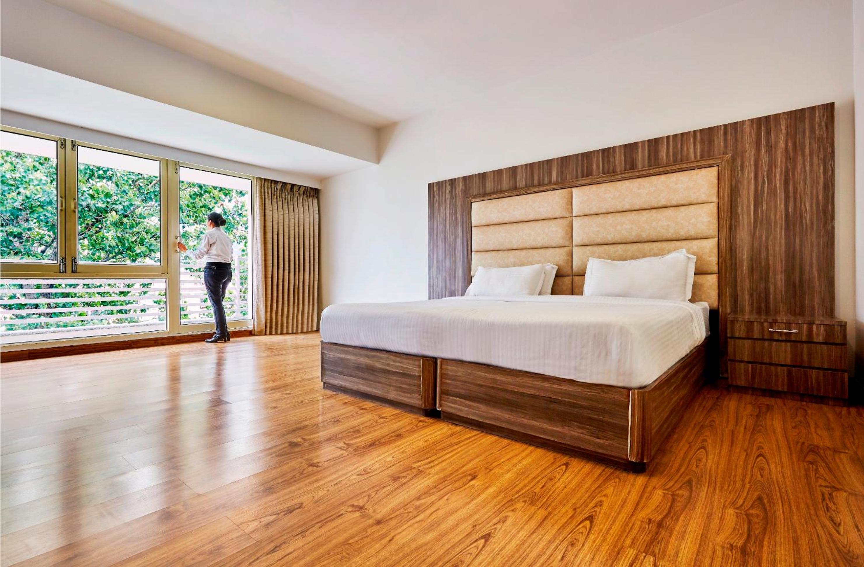 Luxe Room - Photo 8
