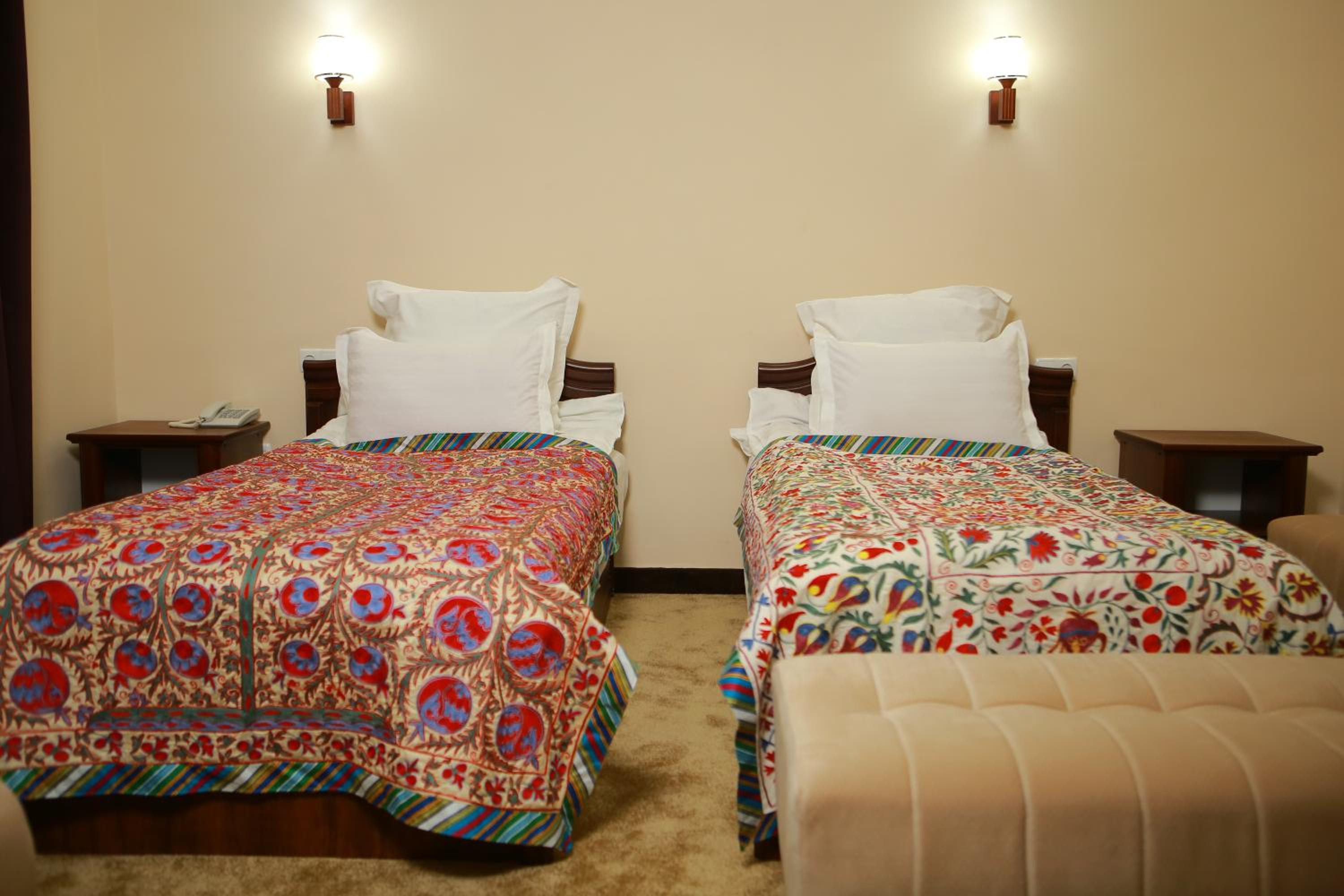Deluxe Twin Room photo 3