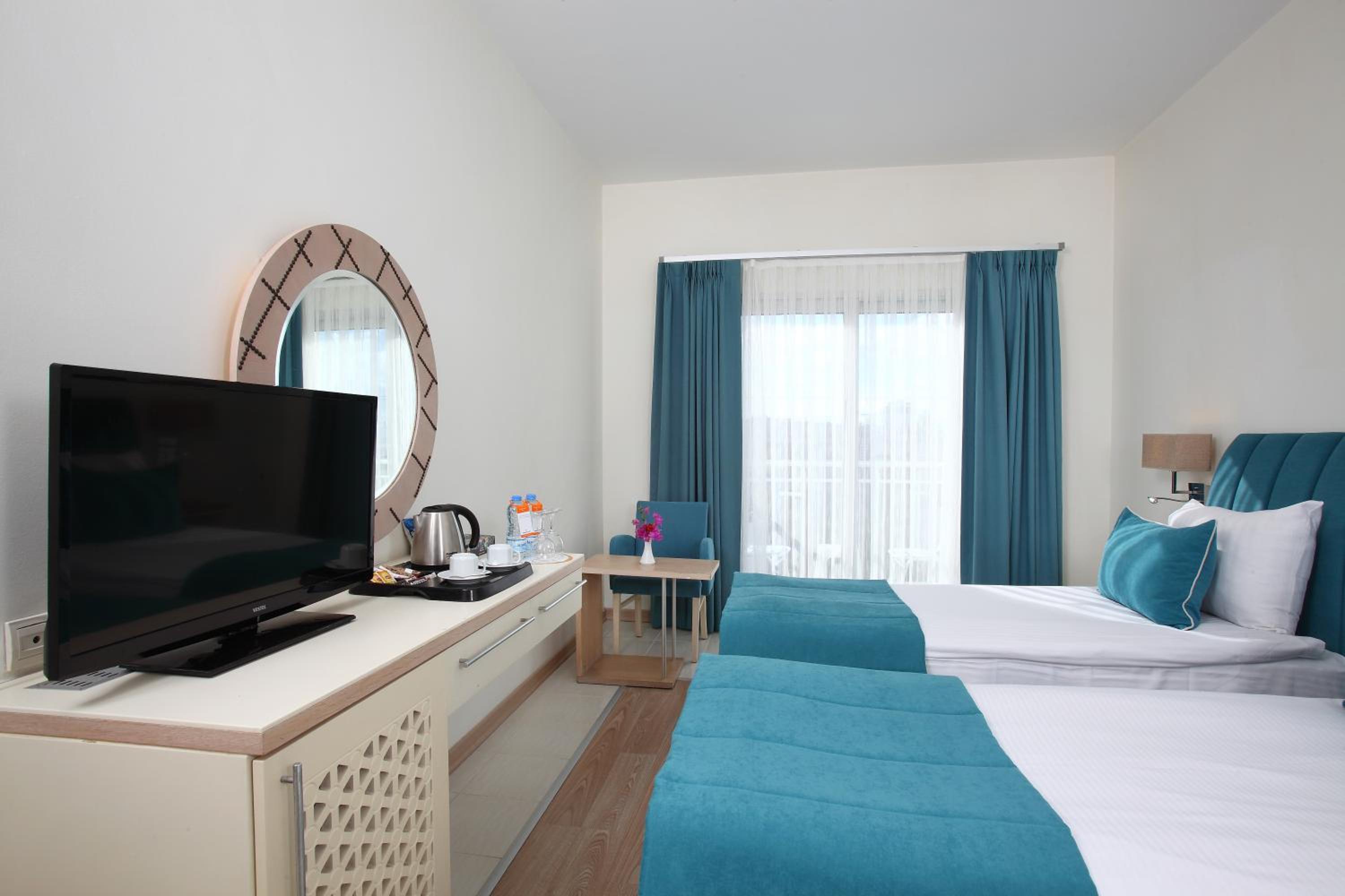 Standard Double or Twin Room - Photo 3