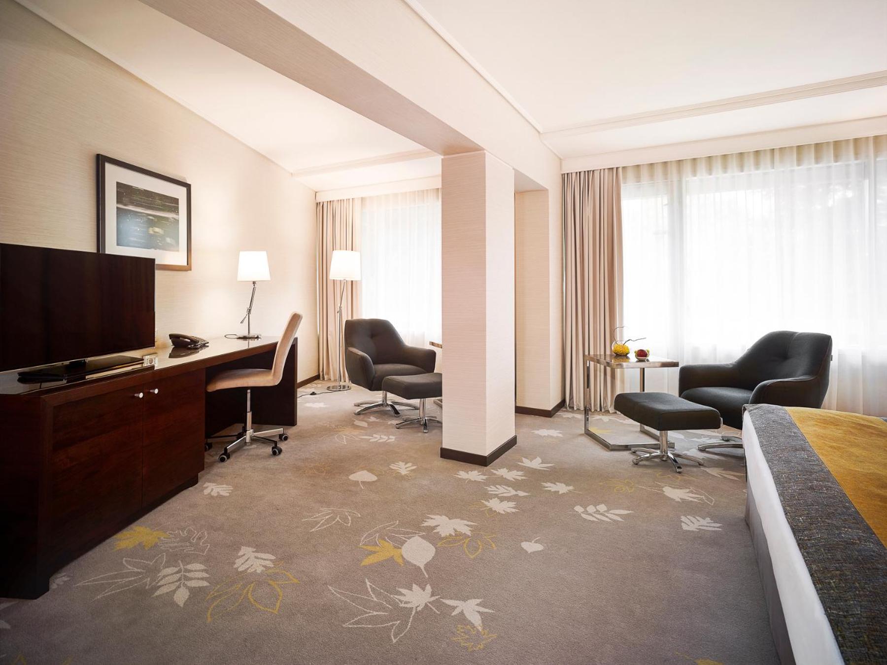One-Bedroom King Suite with Balcony - Photo 1