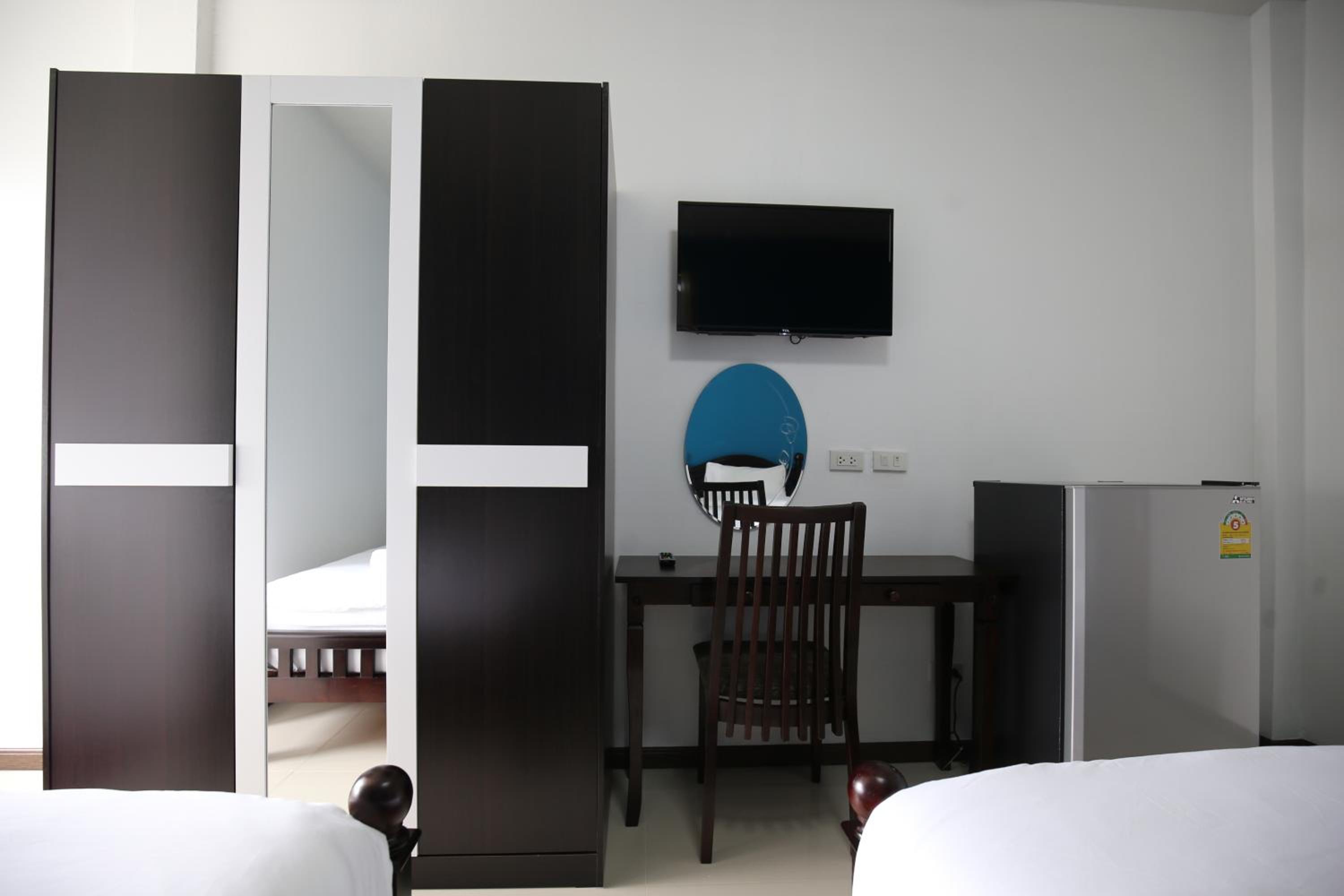 Twin Room - Photo 8