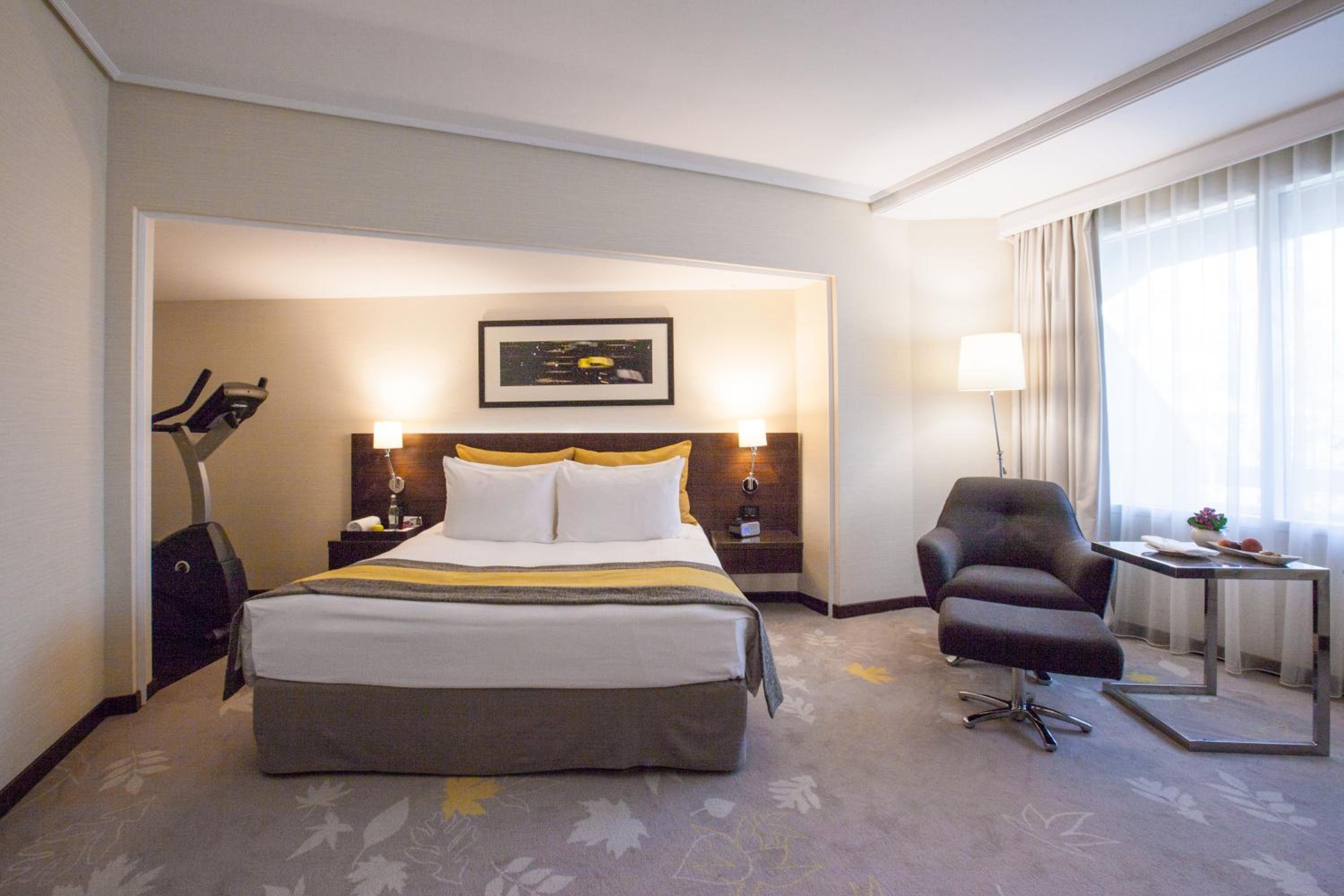 Junior King Suite with Balcony 2 - Photo 1
