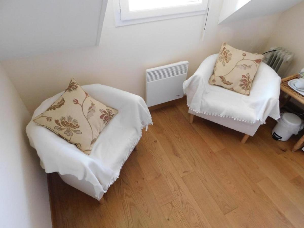 Twin Room with Private Bathroom photo 2