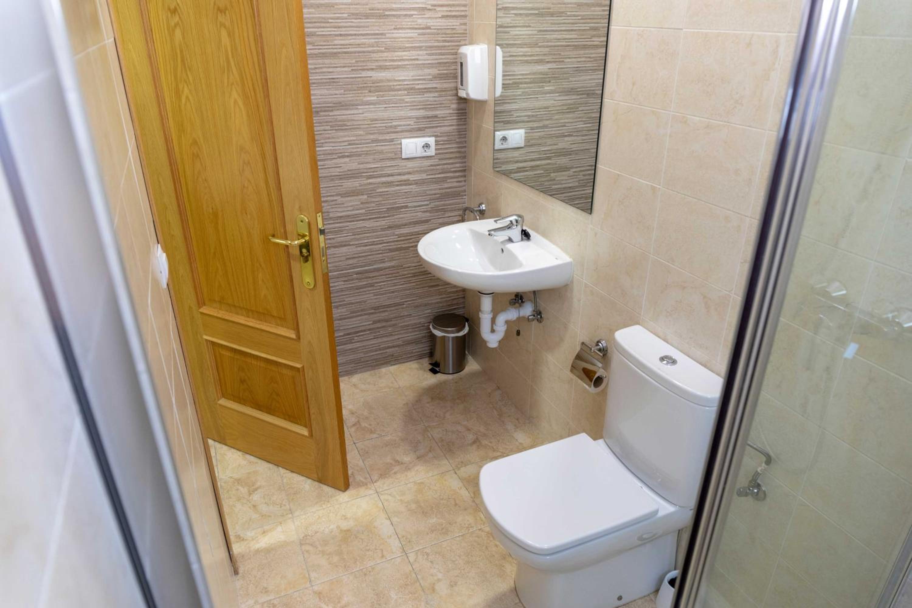 Budget Single Room photo 3