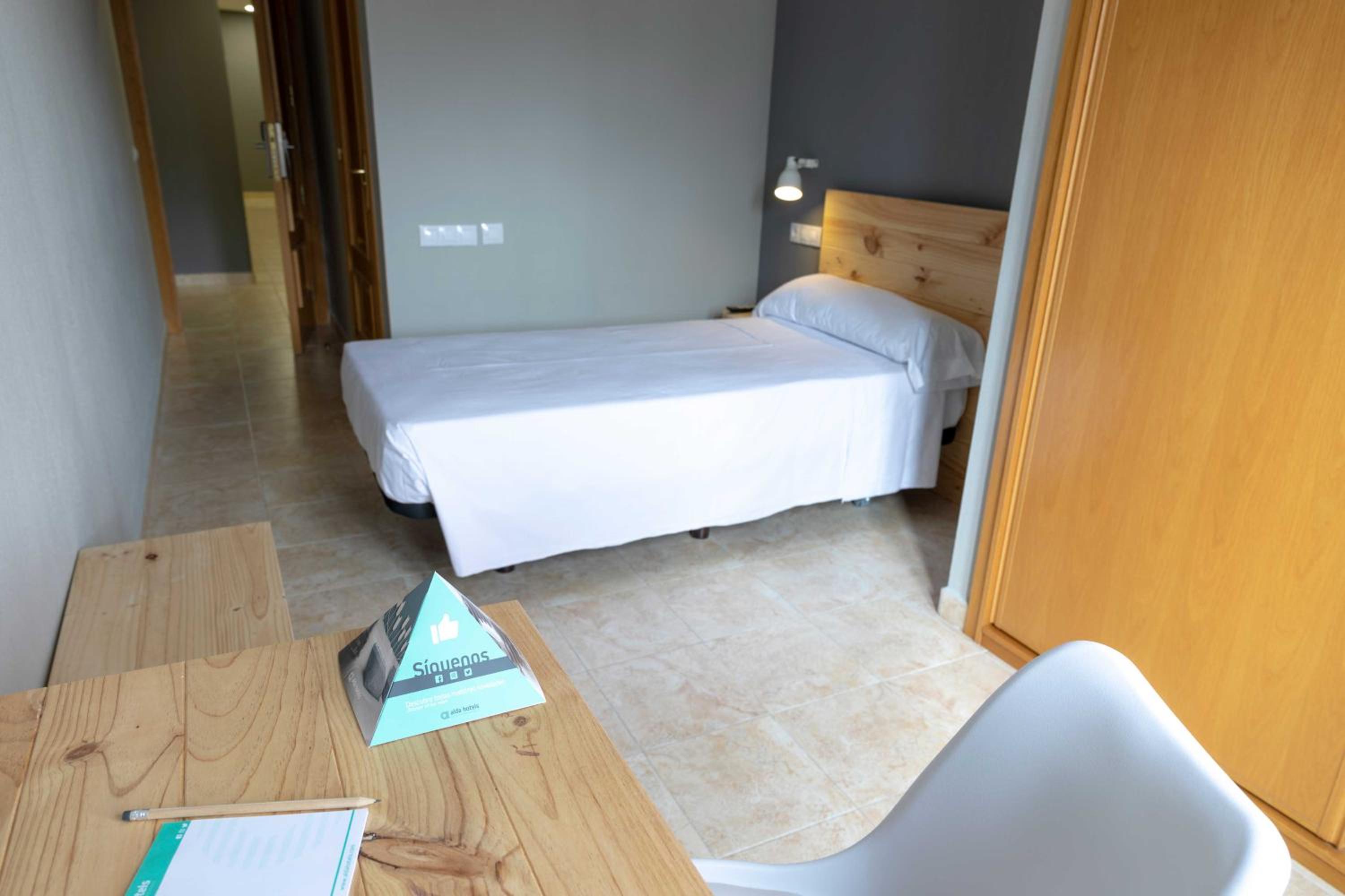 Budget Single Room photo 2