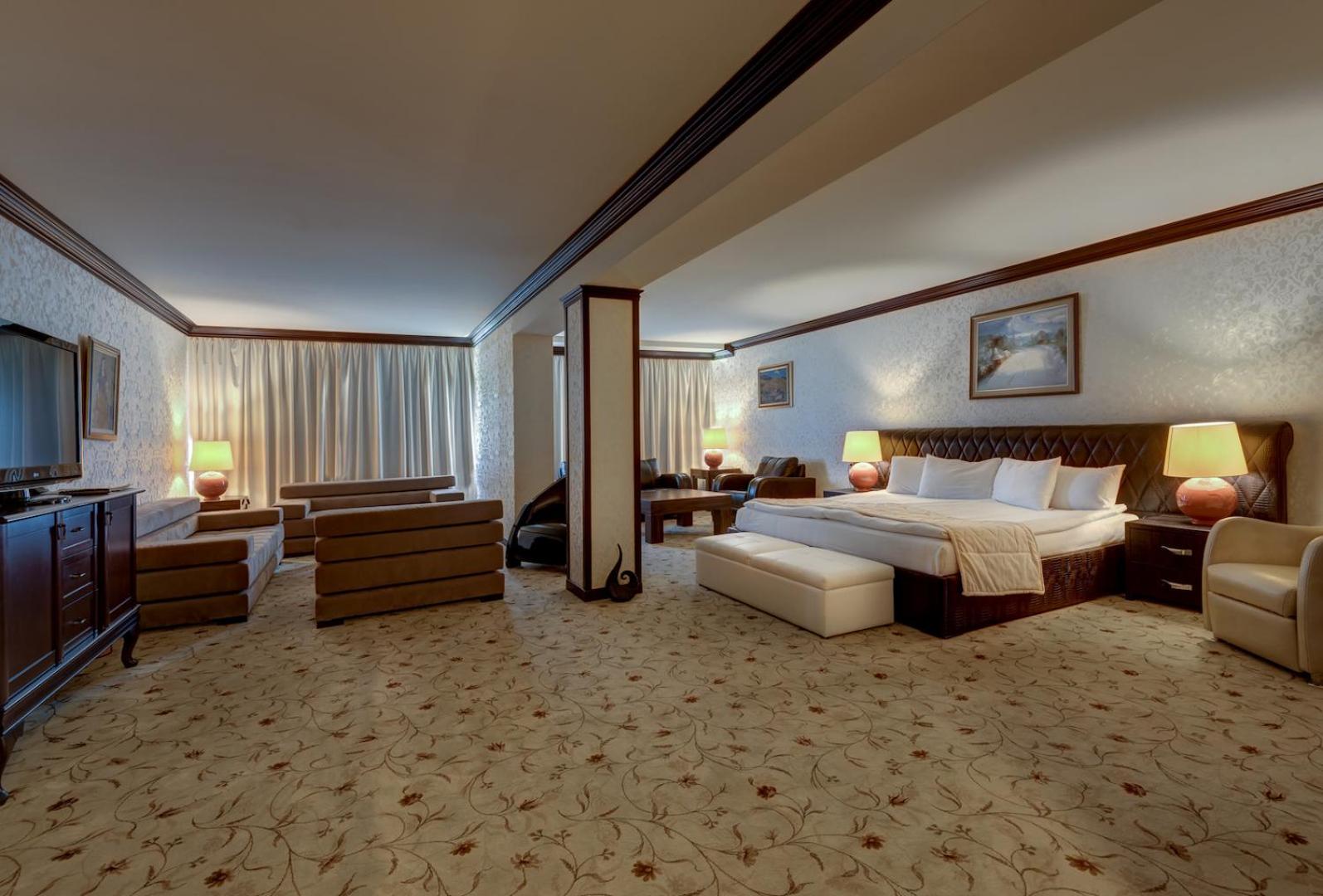 Executive Suite with Mountain View photo 1