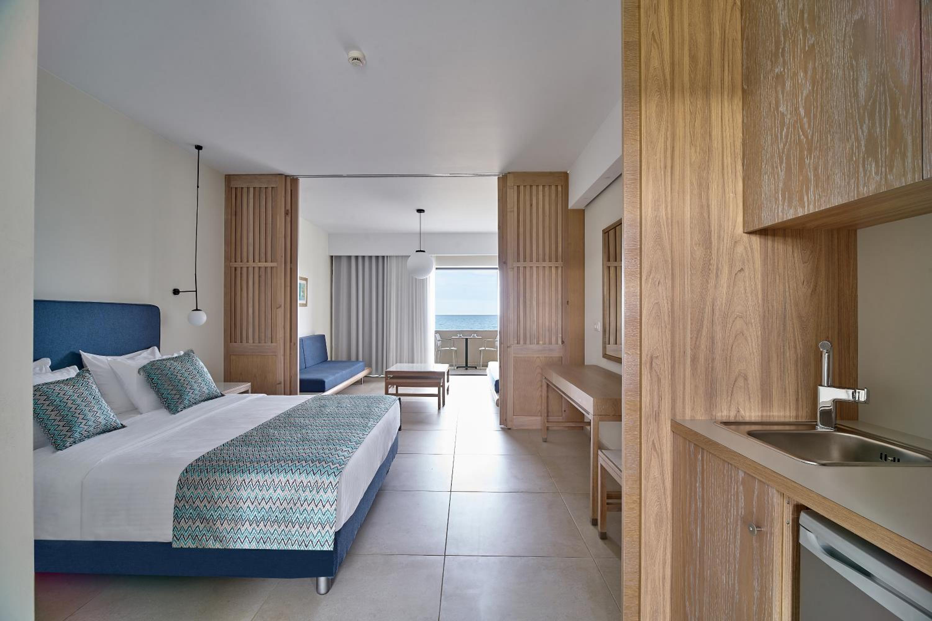 Junior Family Suite with Sea View - Photo 4
