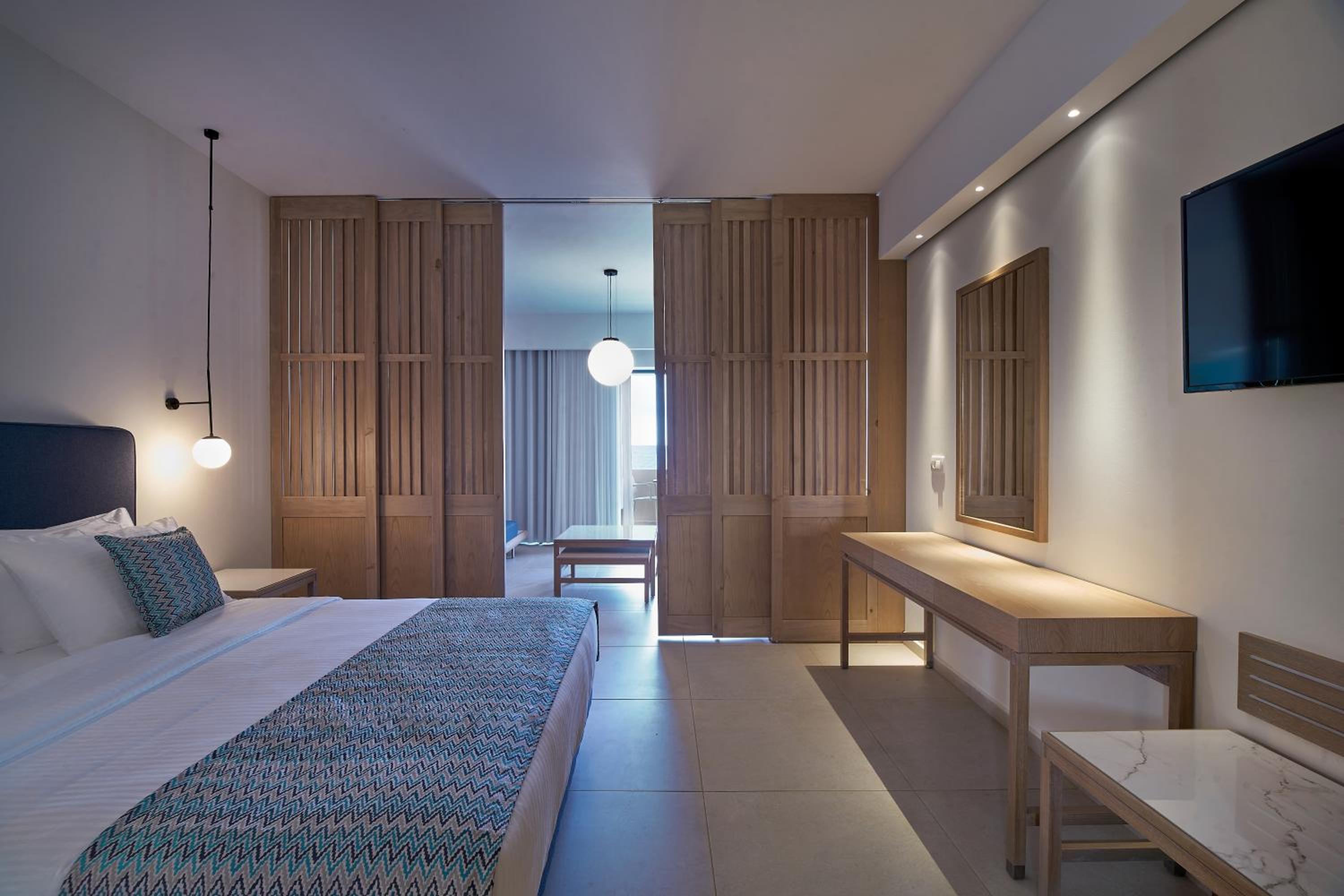 Junior Family Suite with Sea View - Photo 3