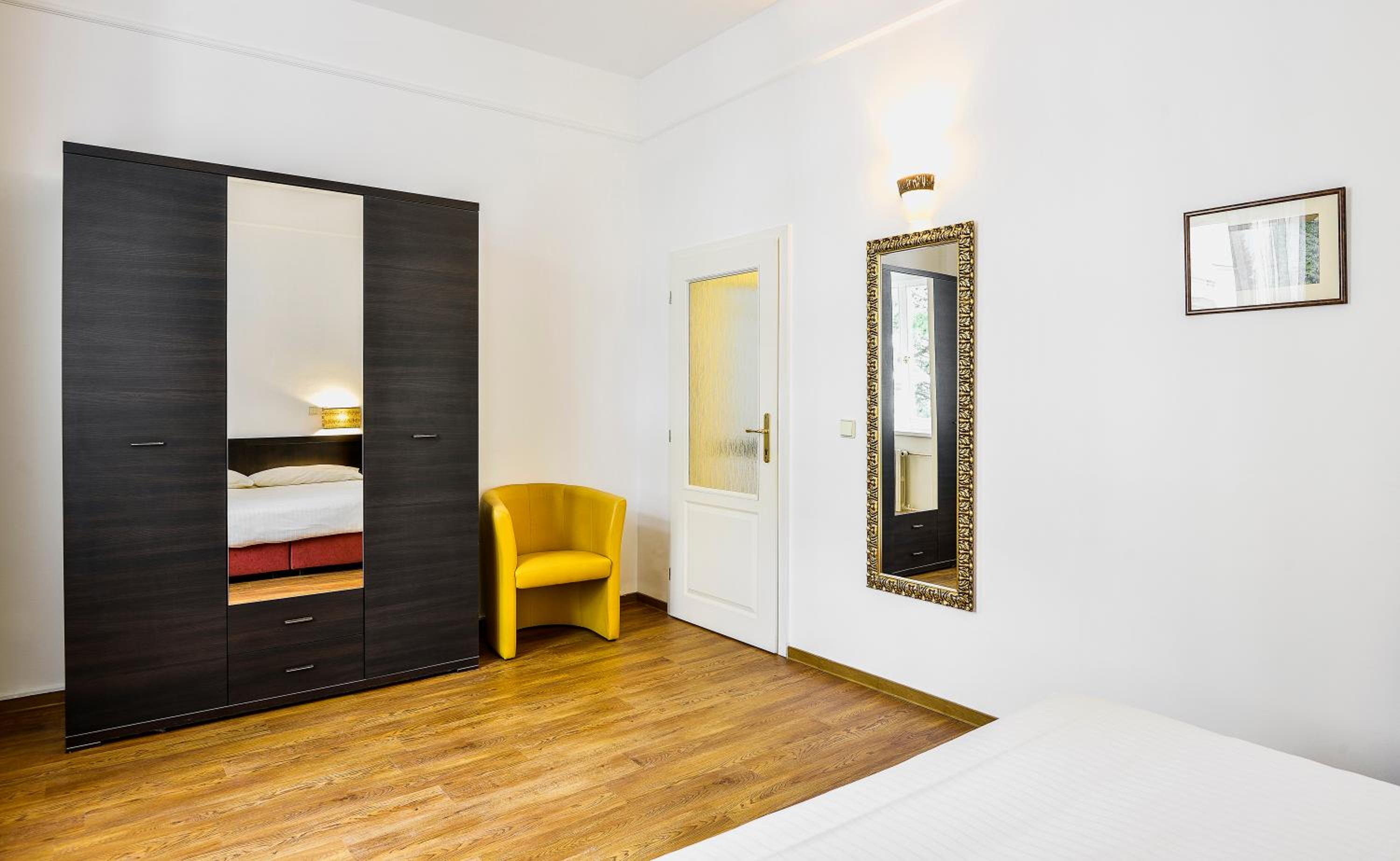Apartment - Photo 4
