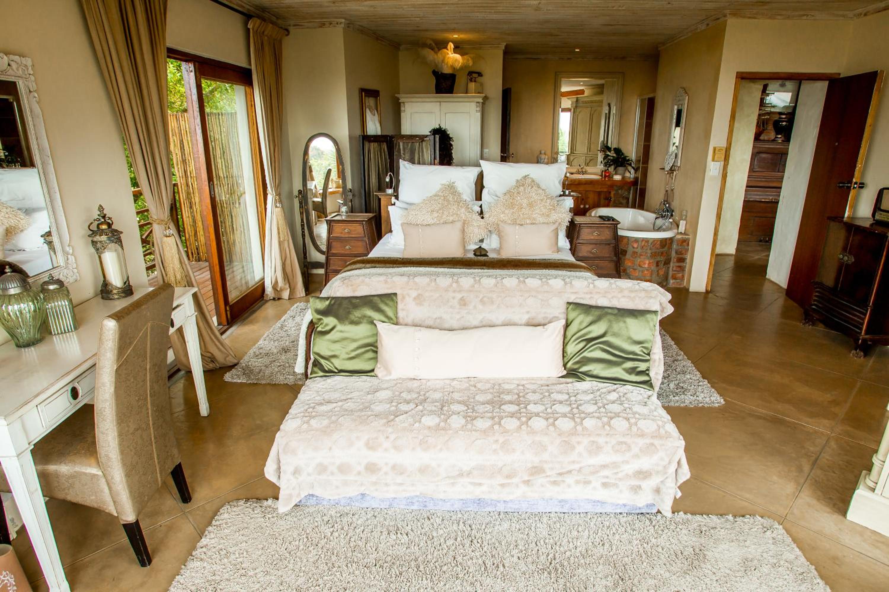 Honeymoon Suite - Photo 1