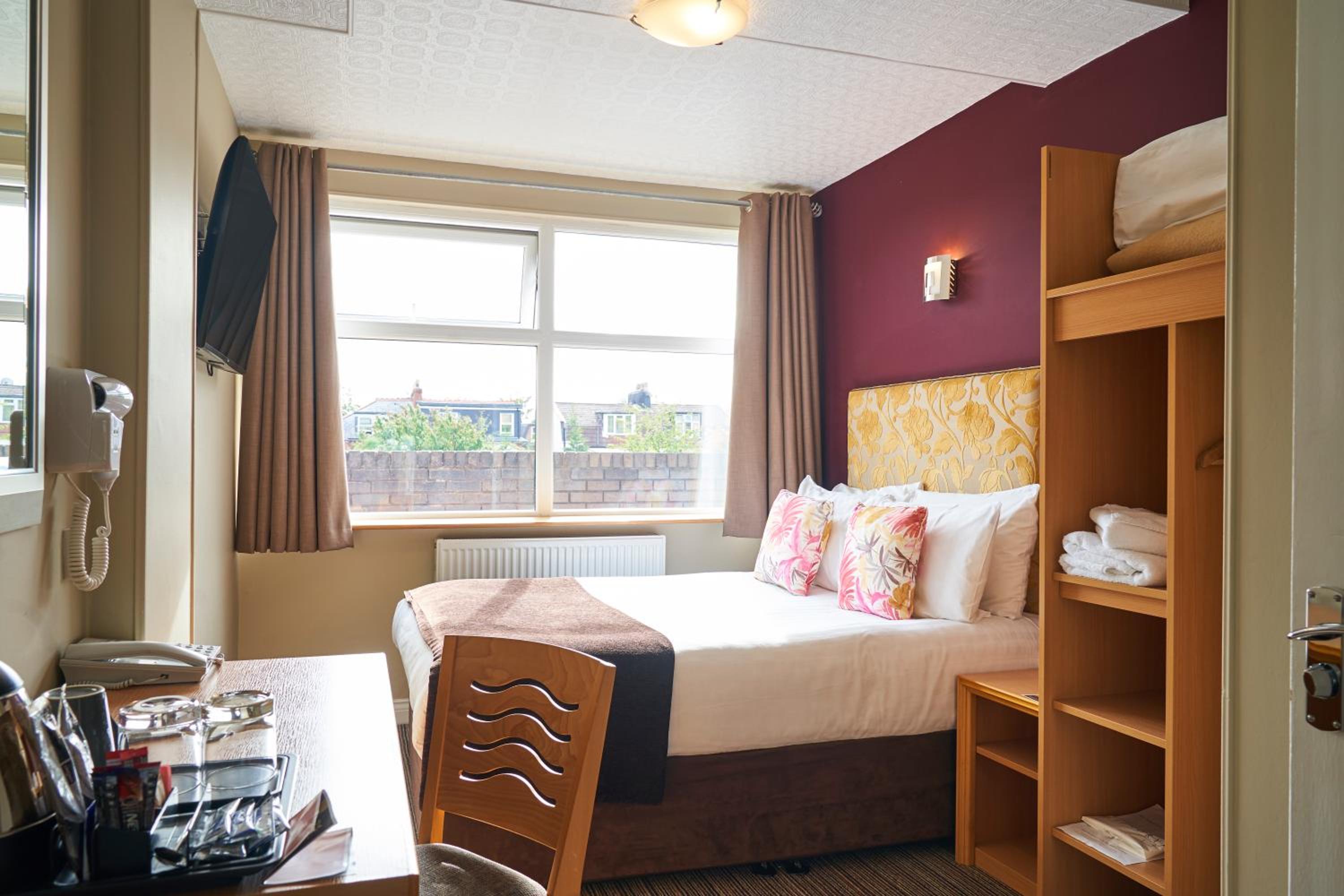 Snug Double Room photo 3
