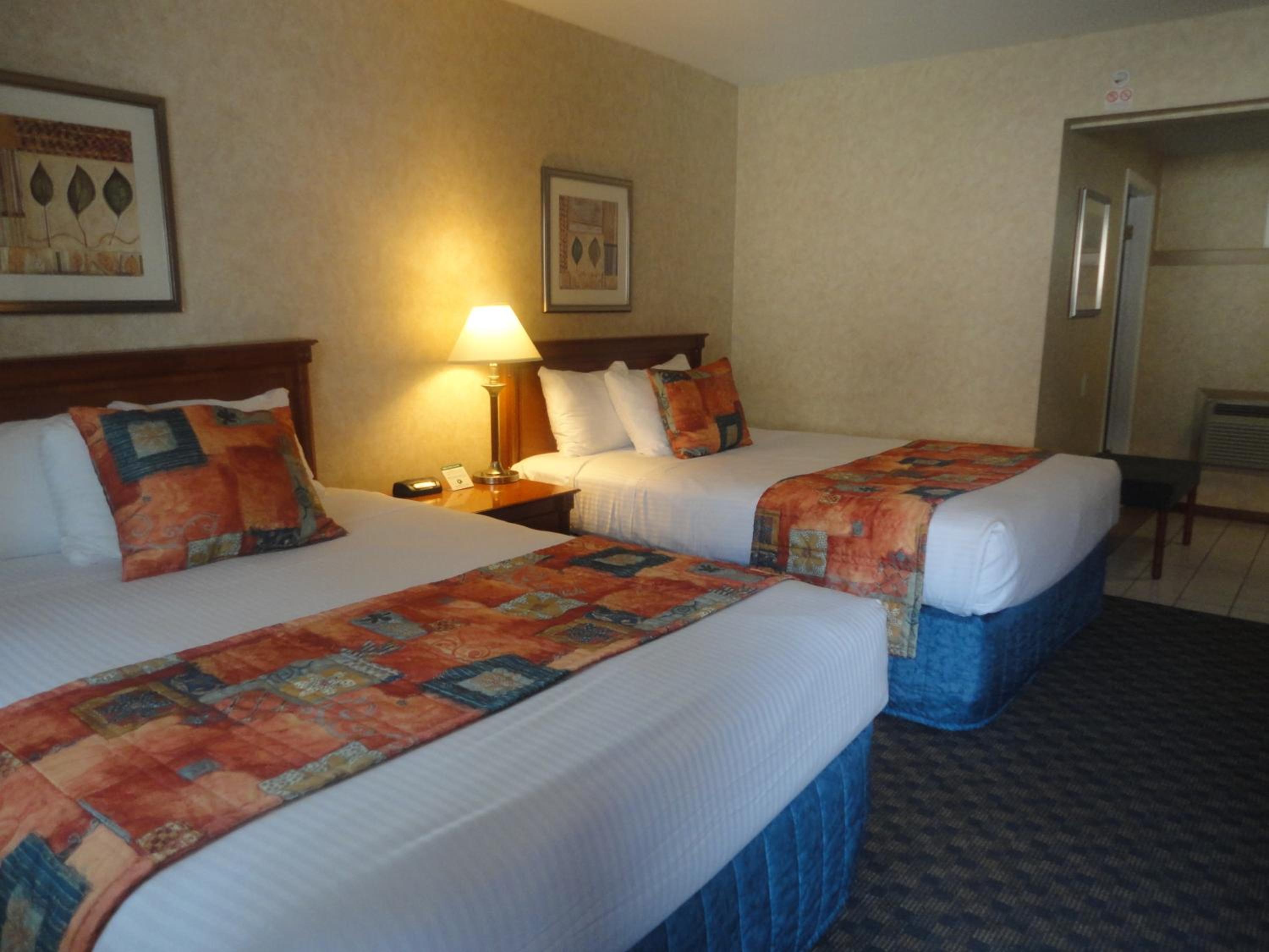 Queen Room with Two Queen Beds - Pet Friendly photo 3