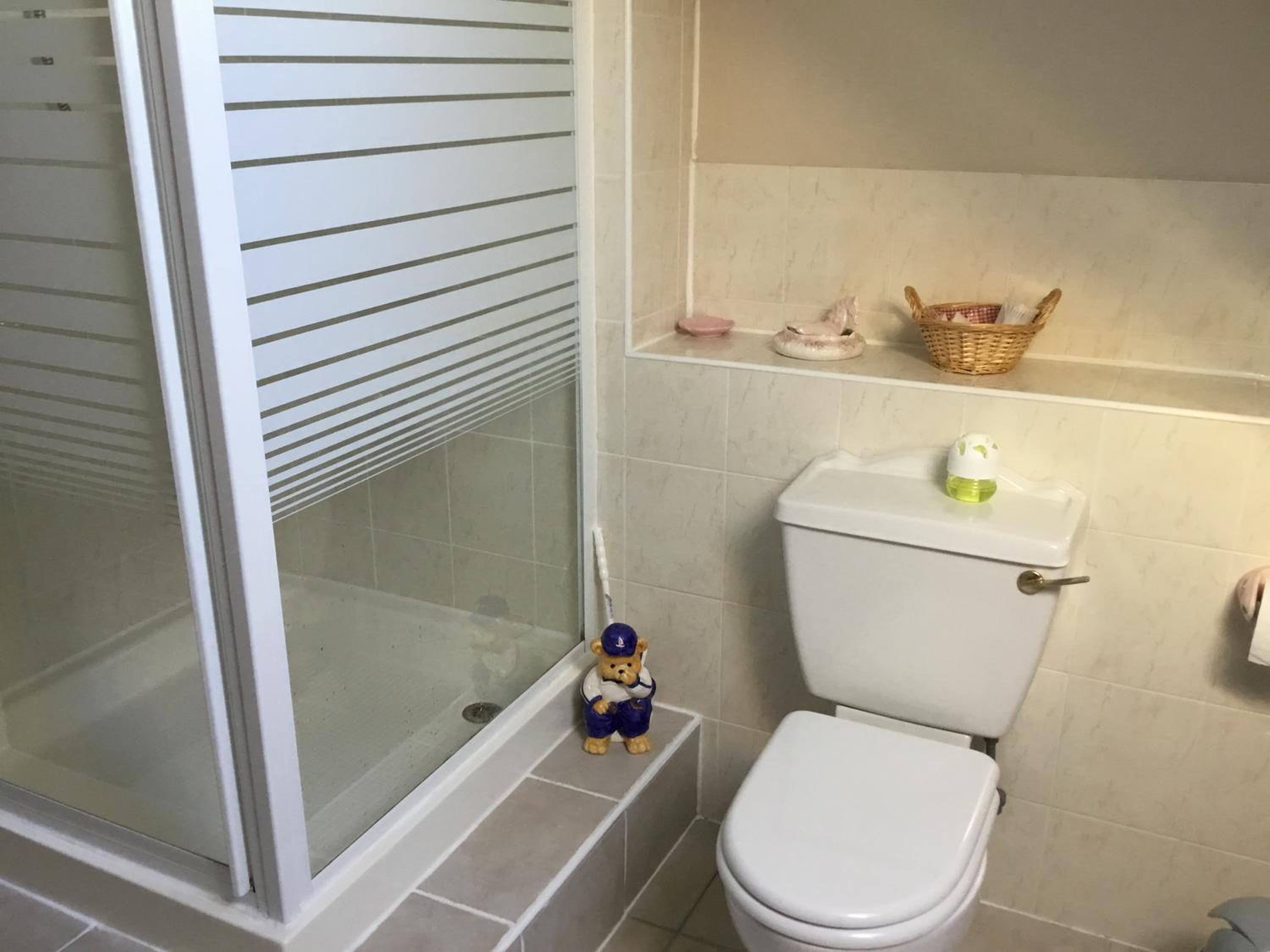 Deluxe Double Room with Bath - Photo 3