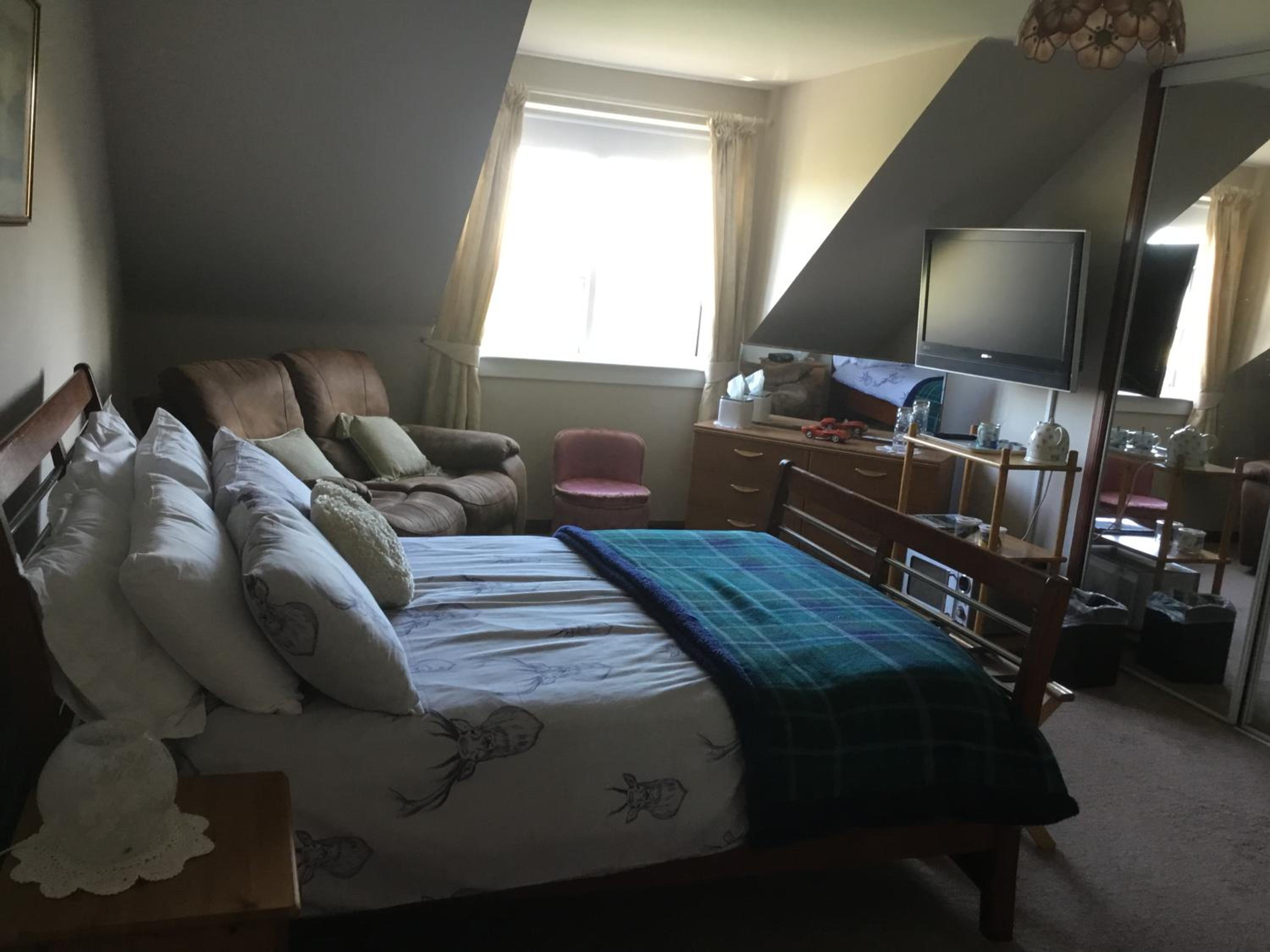 Deluxe Double Room with Bath - Photo 2