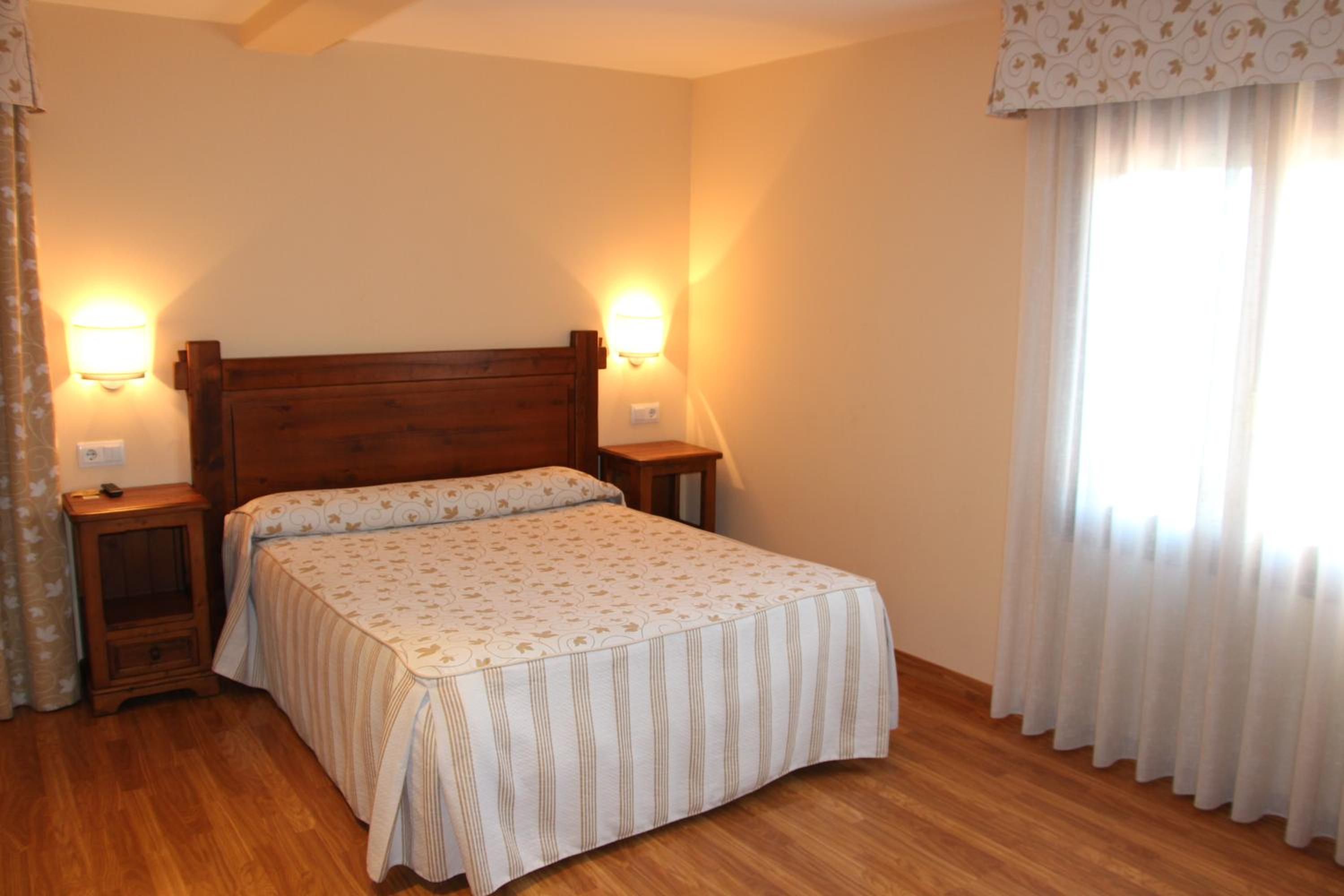 Superior Deluxe Double or Twin Room  - Photo 2