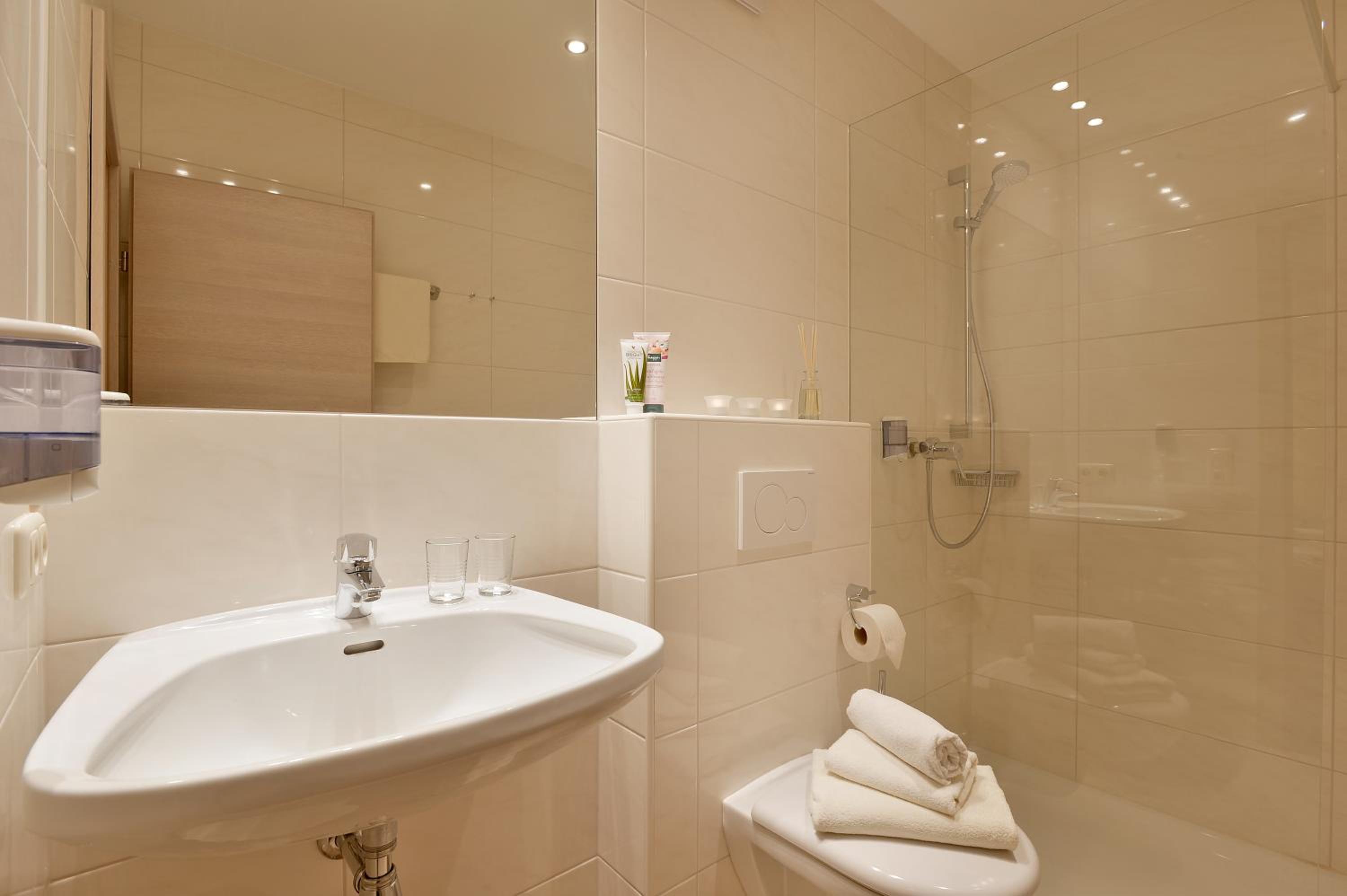 Double Room in Basement - Photo 4