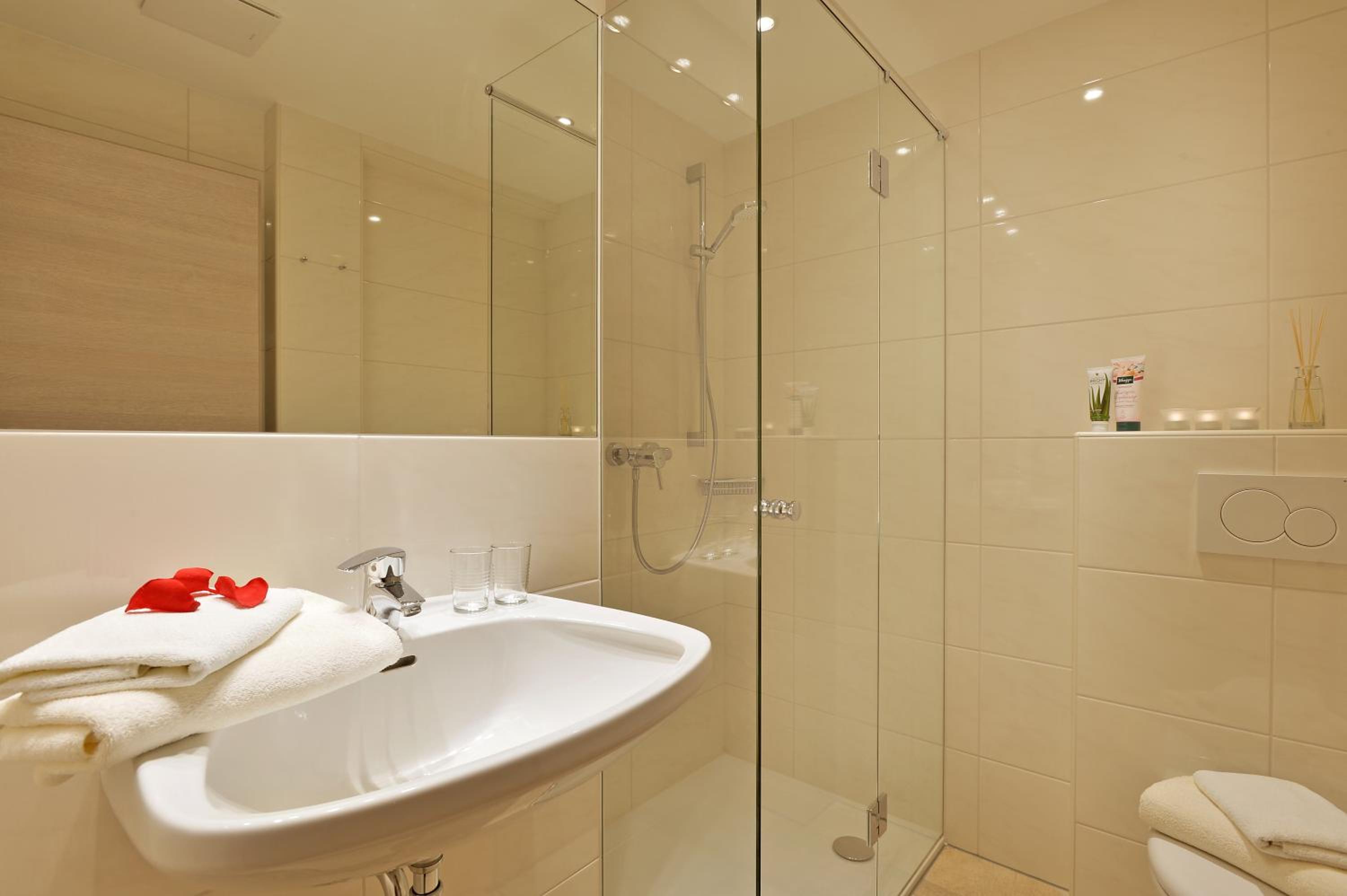 Double Room in Basement - Photo 3