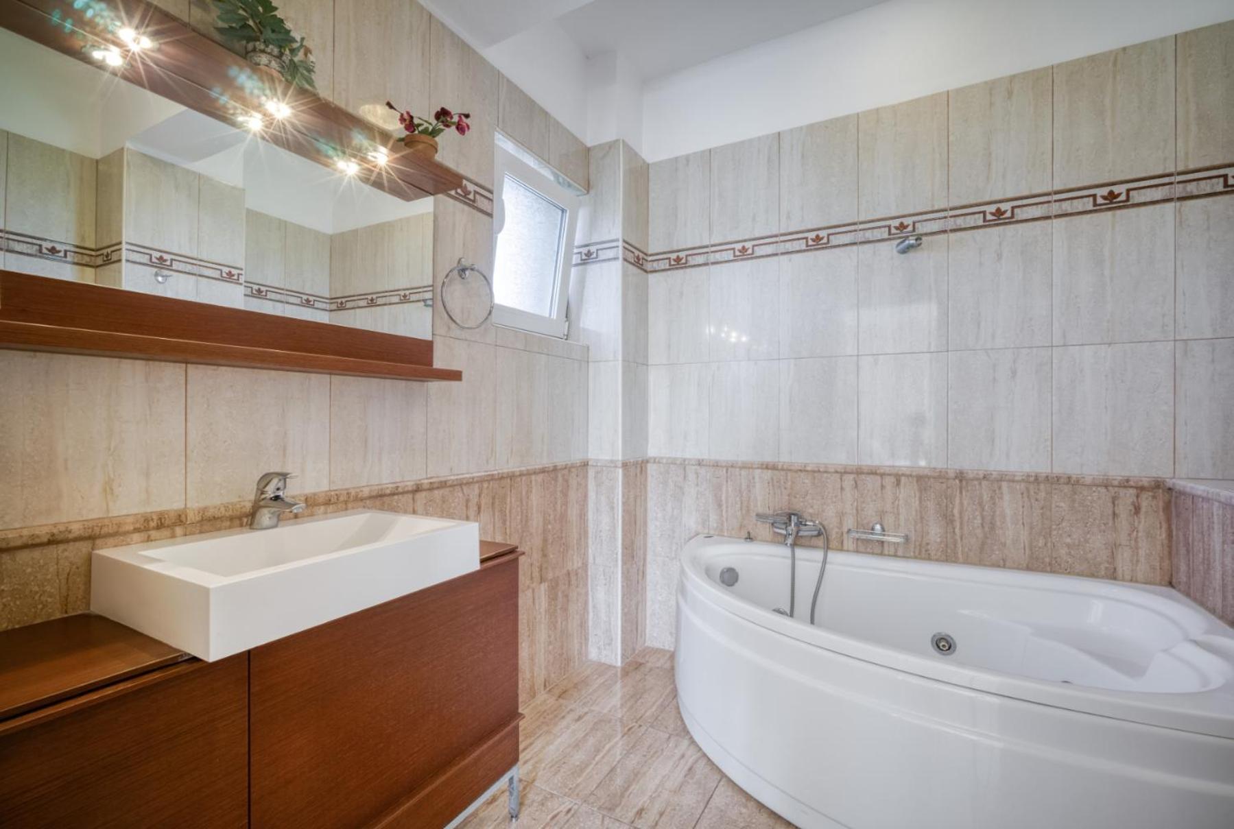 Three-Bedroom Villa with Private Pool - Photo 51