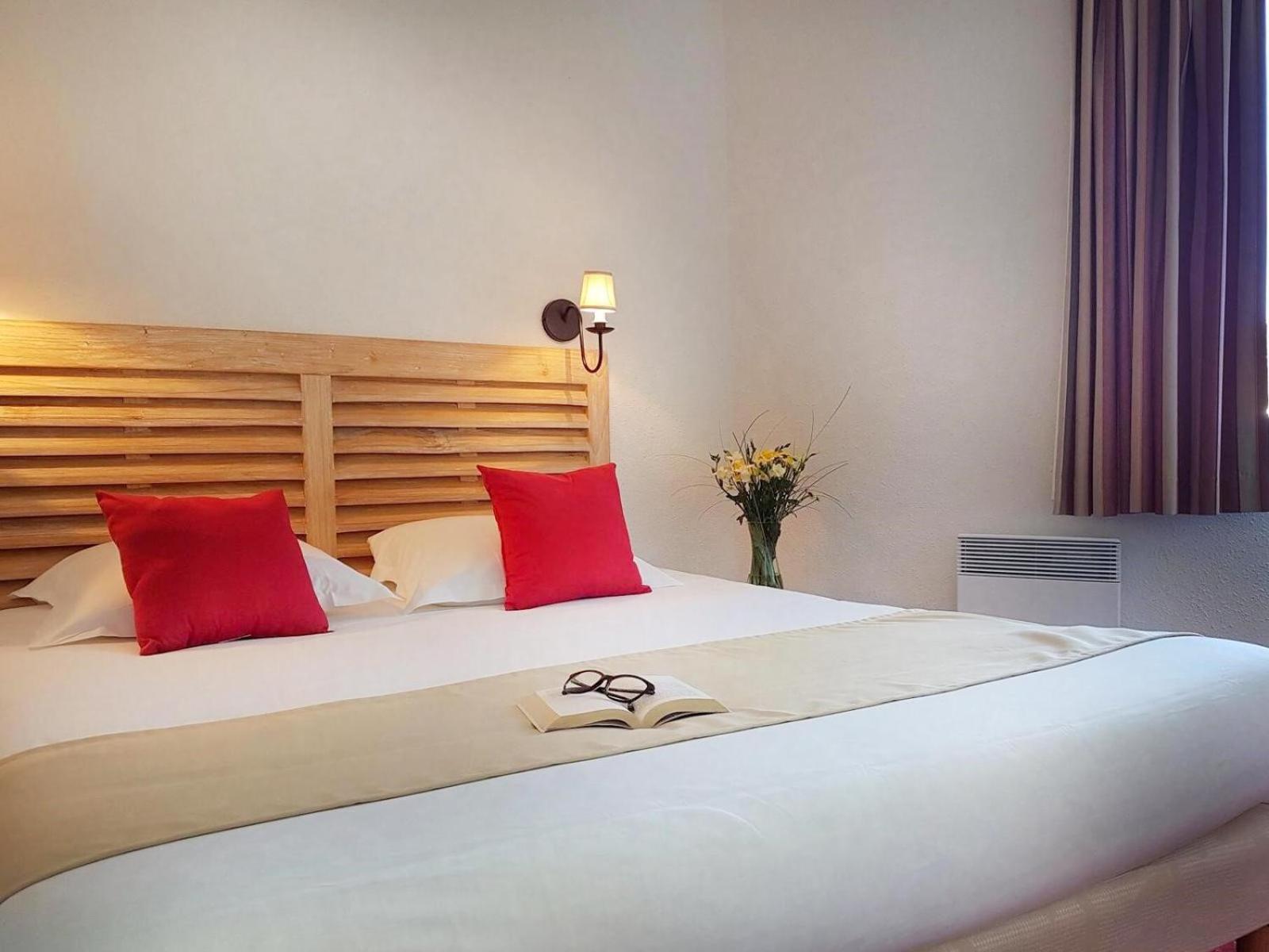 One-Bedroom Apartment (4-6 Adults) - city view photo 1