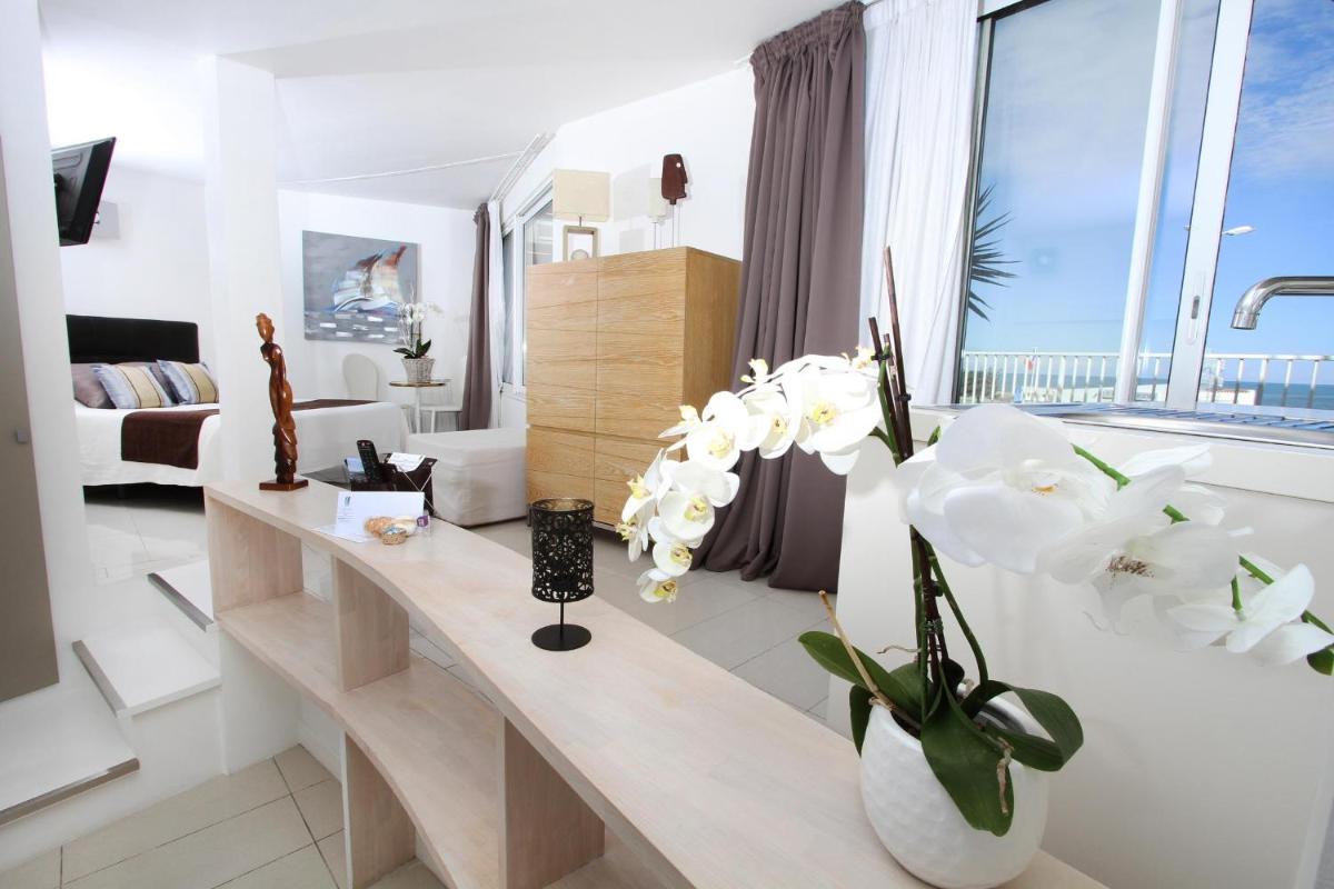 Suite with harbor or sea view - Photo 7