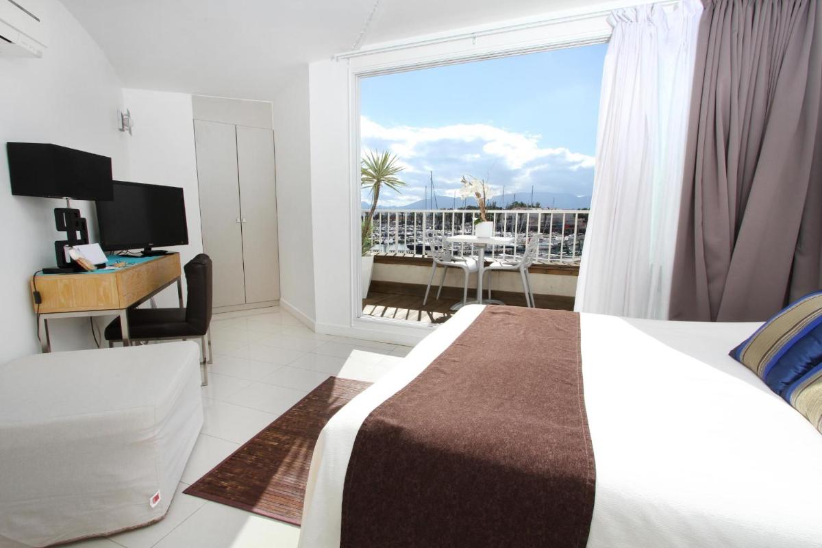 Suite with harbor or sea view - Photo 1