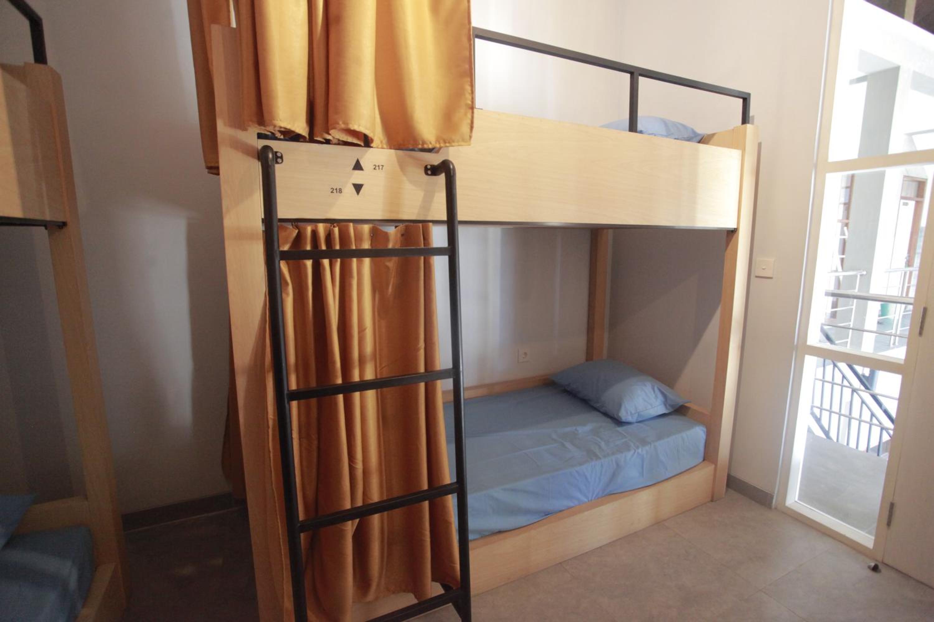 Bed in 6-Bed Female Dormitory Room photo 3