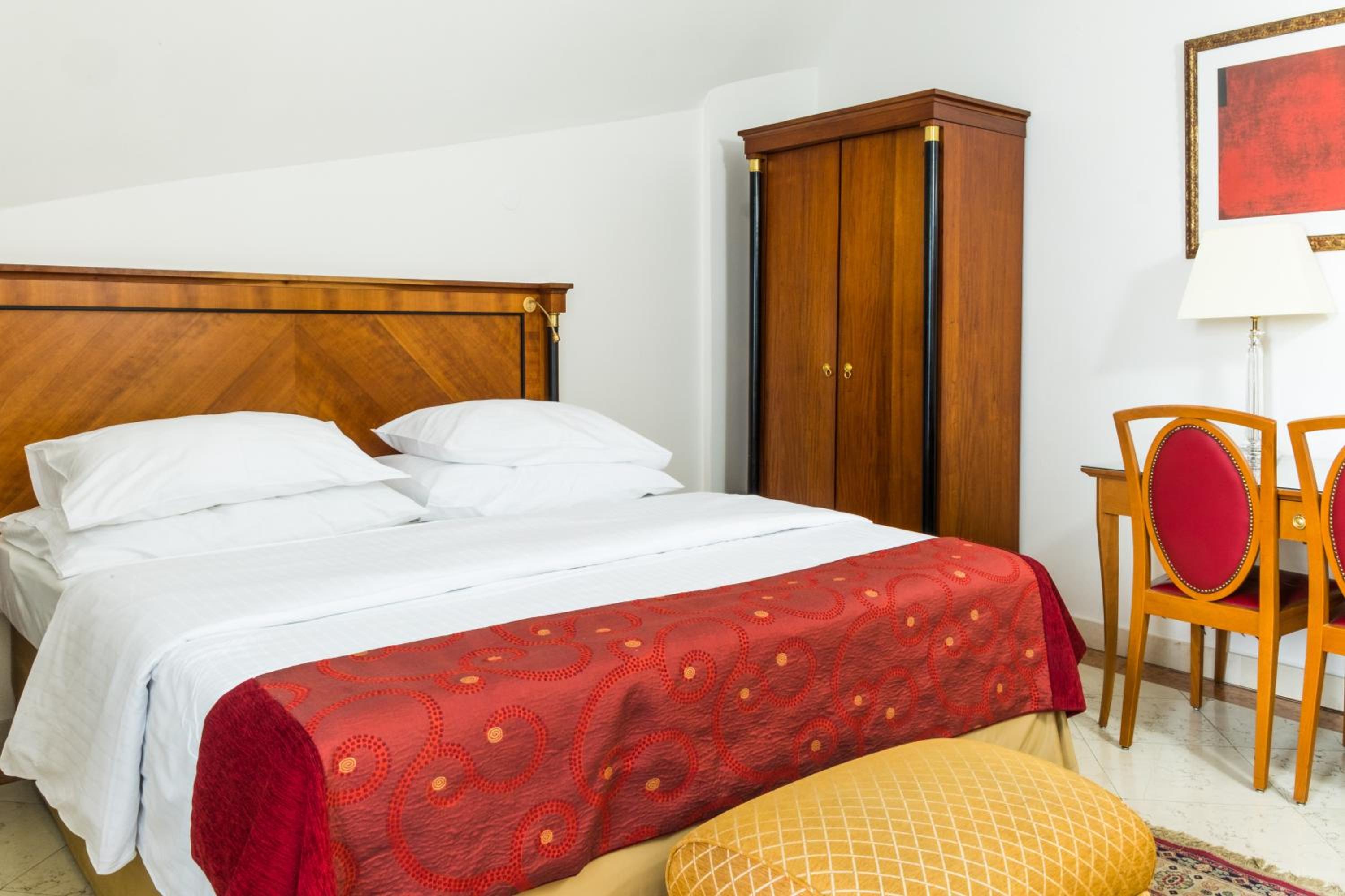 Double or Twin Room - Photo 3