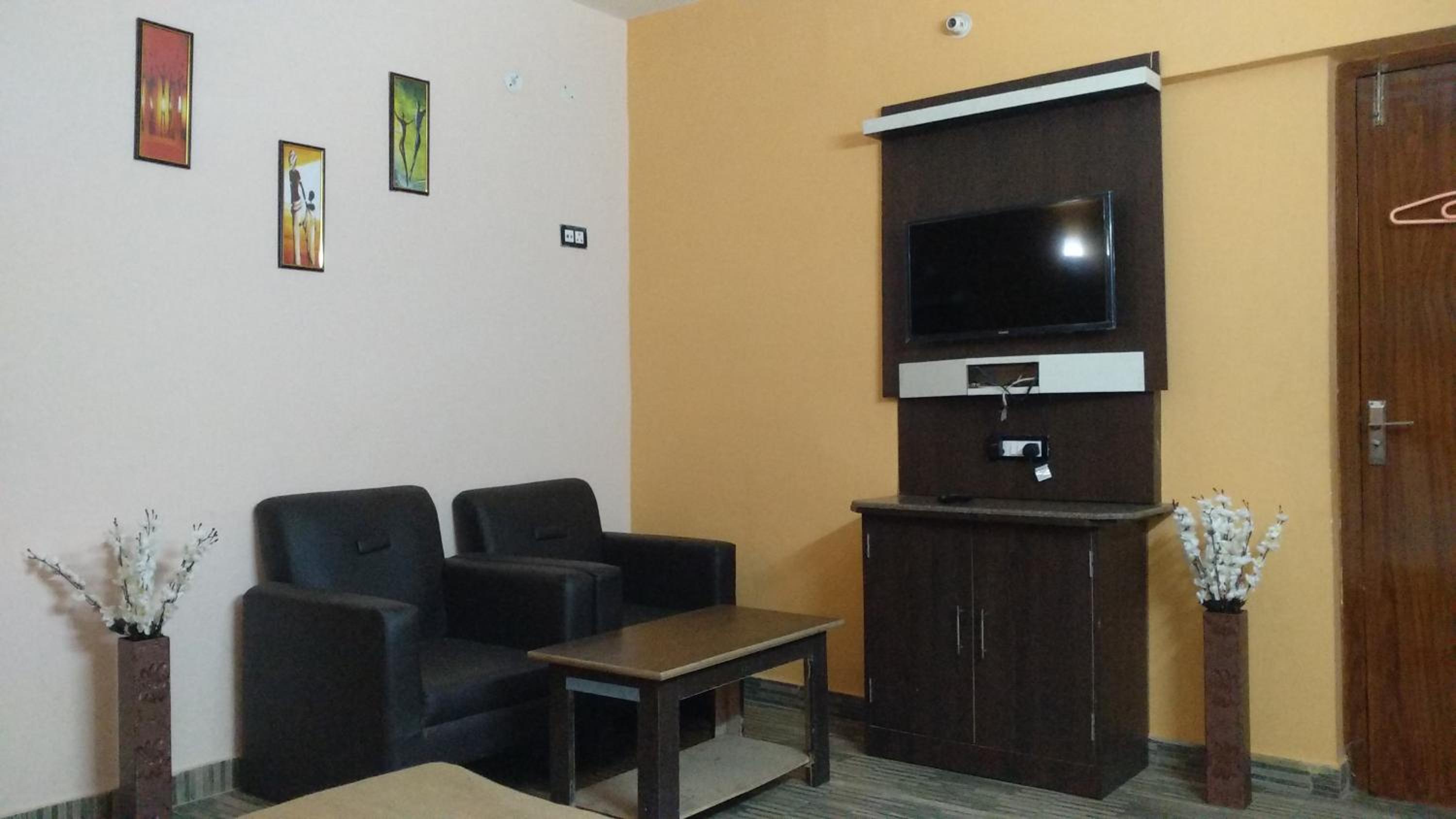 Deluxe Double or Twin Room - Photo 6