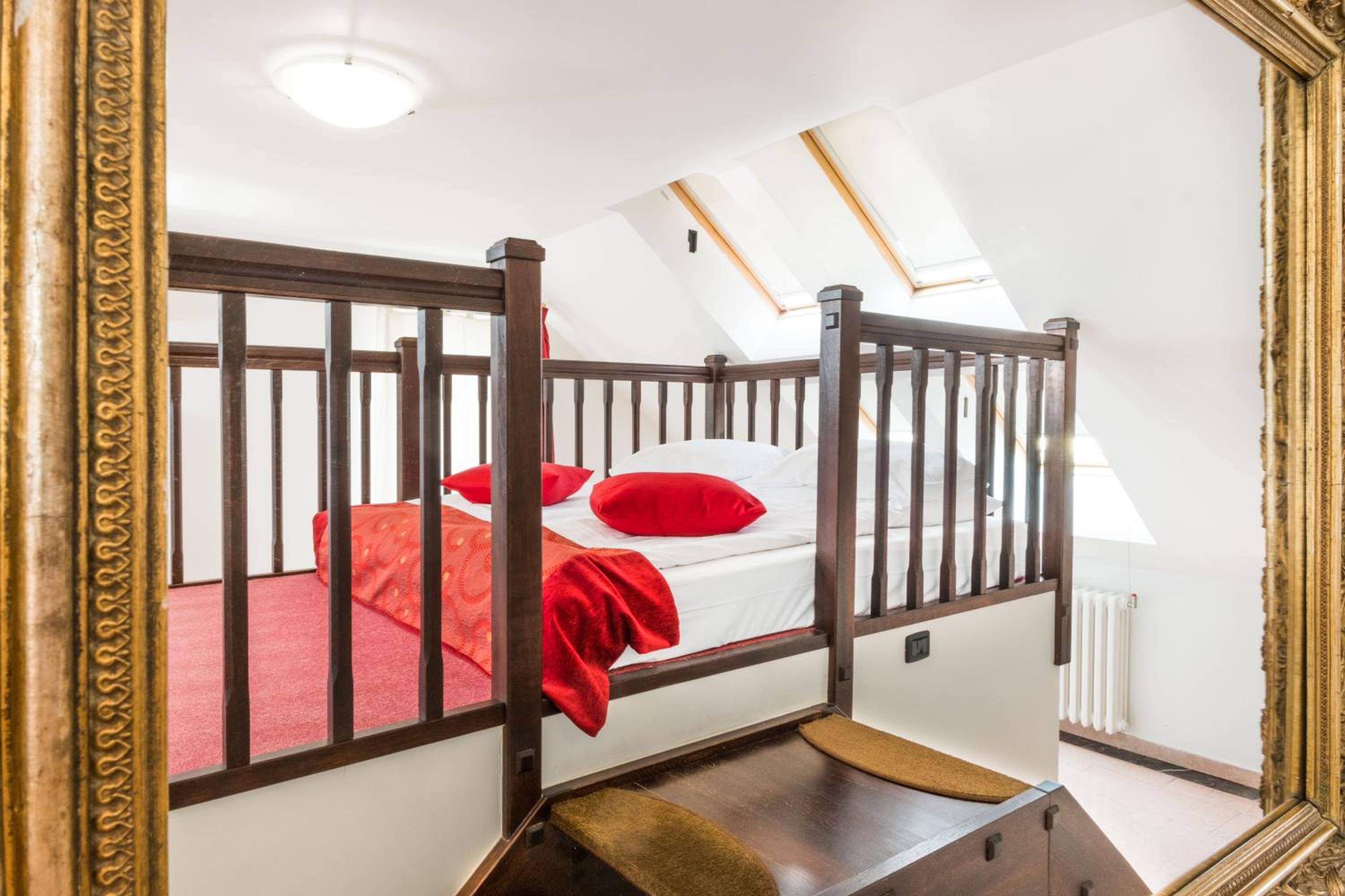 Suite with Terrace thumbnail 6