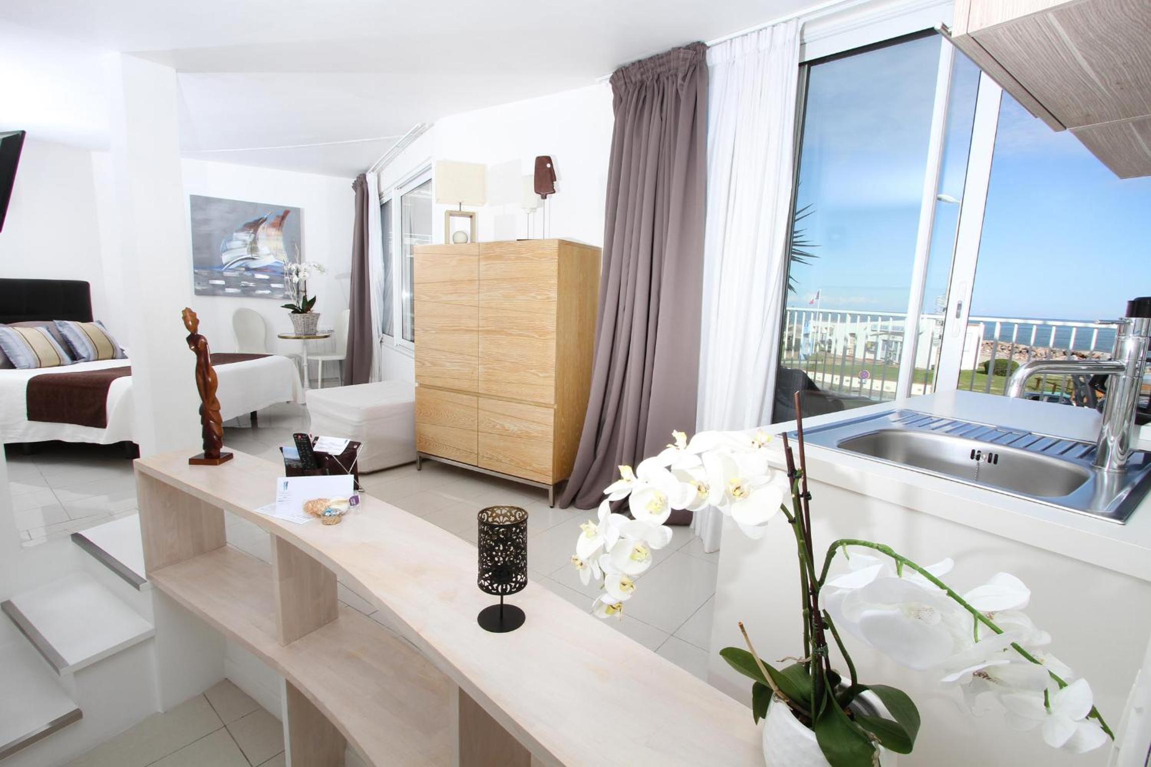 Suite with harbor or sea view - Photo 2