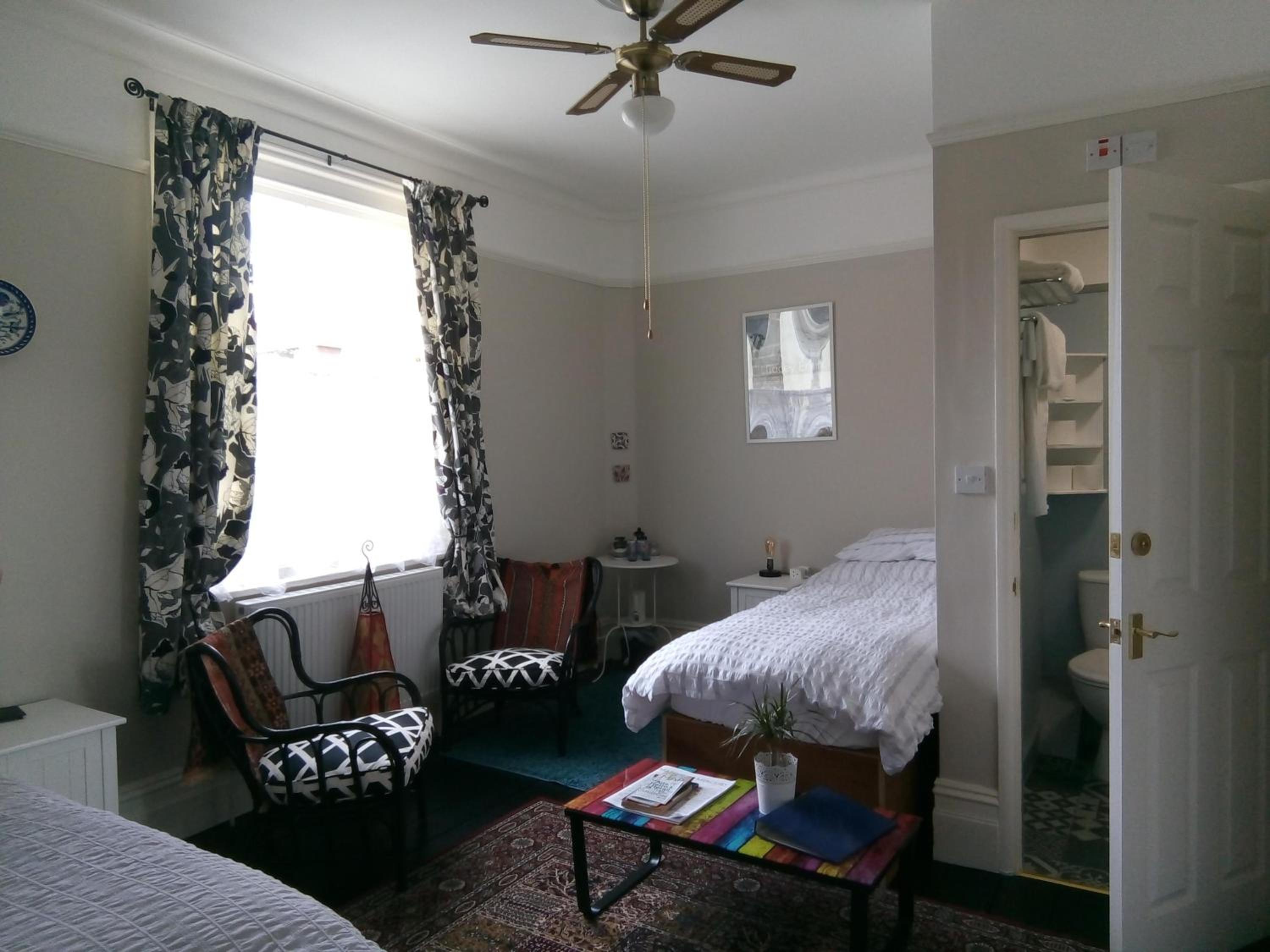 Twin Room with Bathroom photo 1
