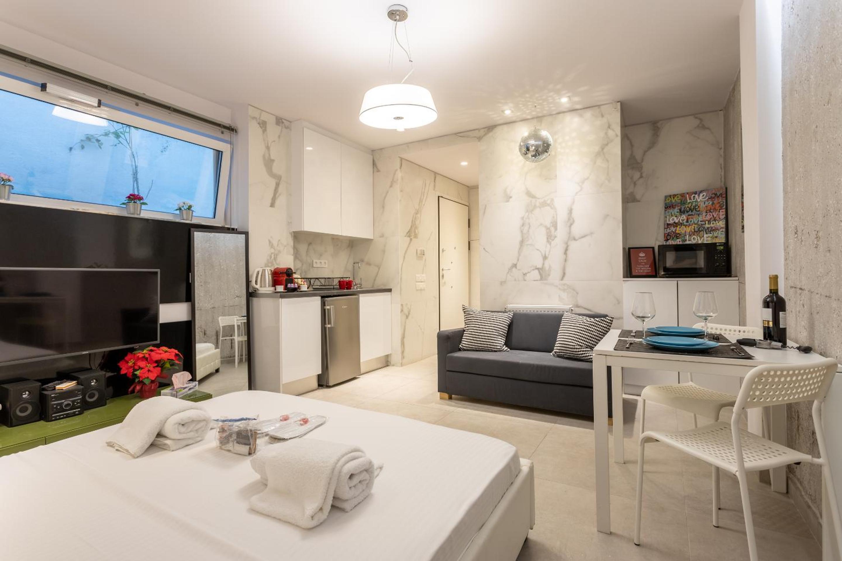 Studio Apartment