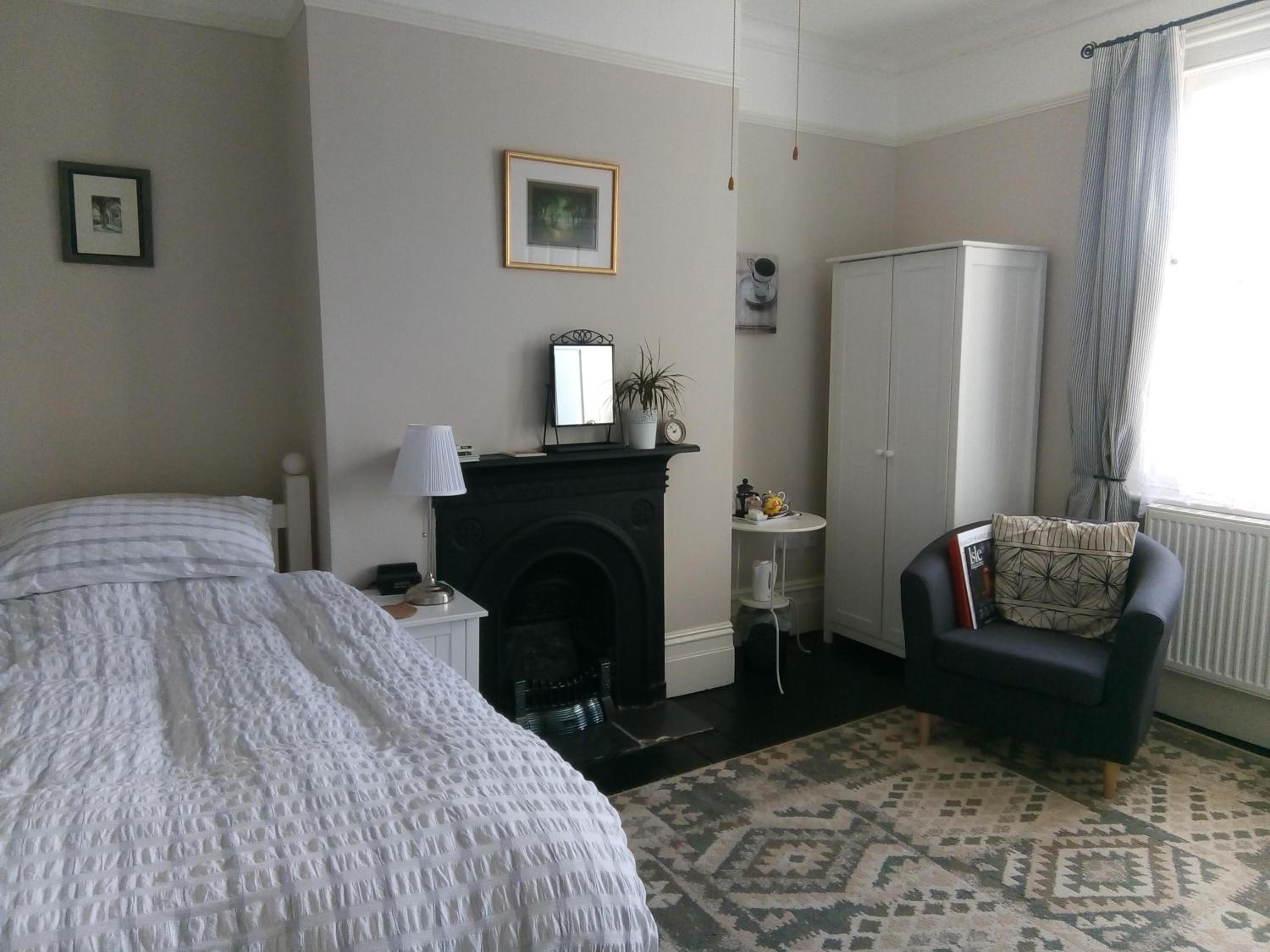Single Room with Private Bathroom photo 1
