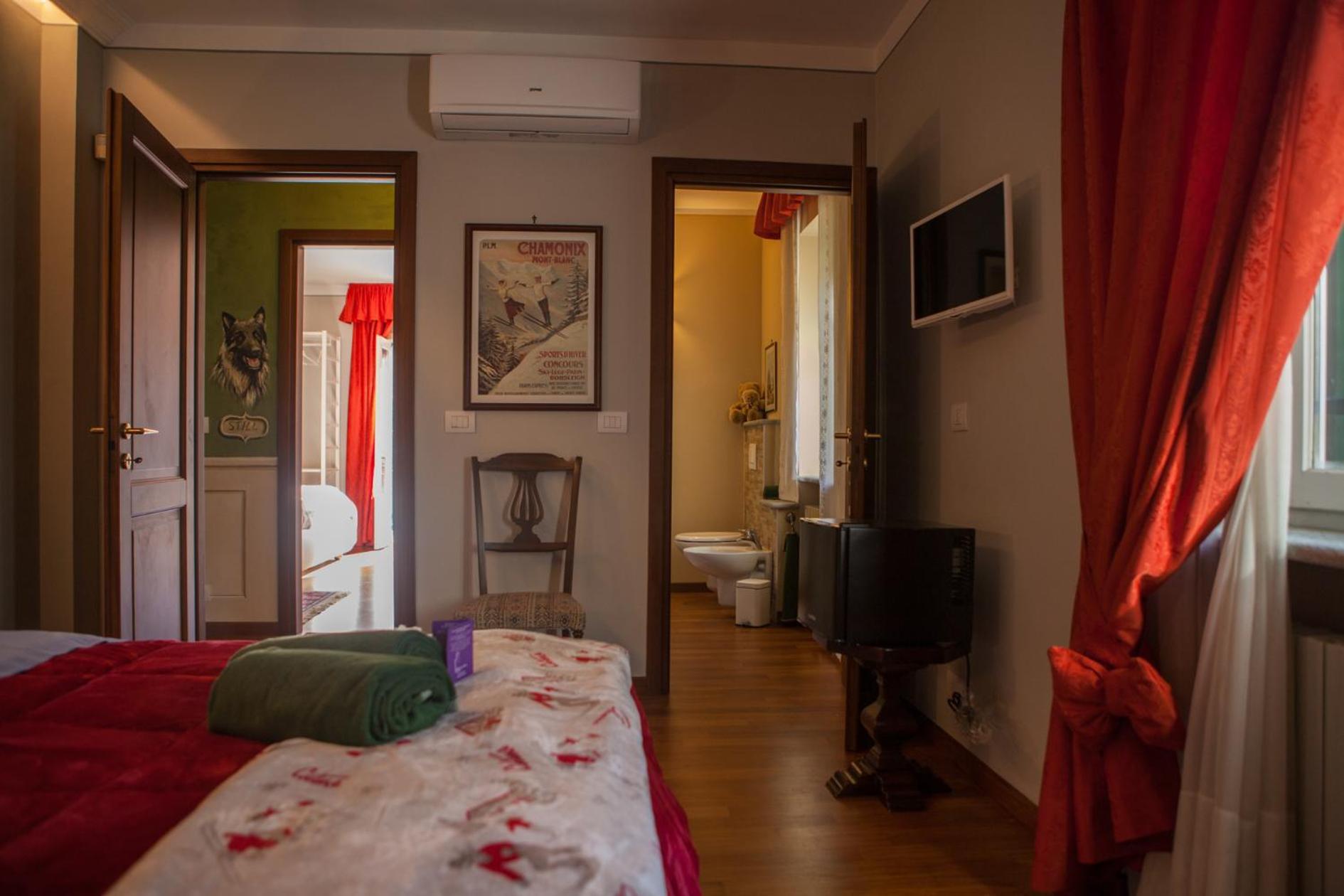 Deluxe King Room photo 2