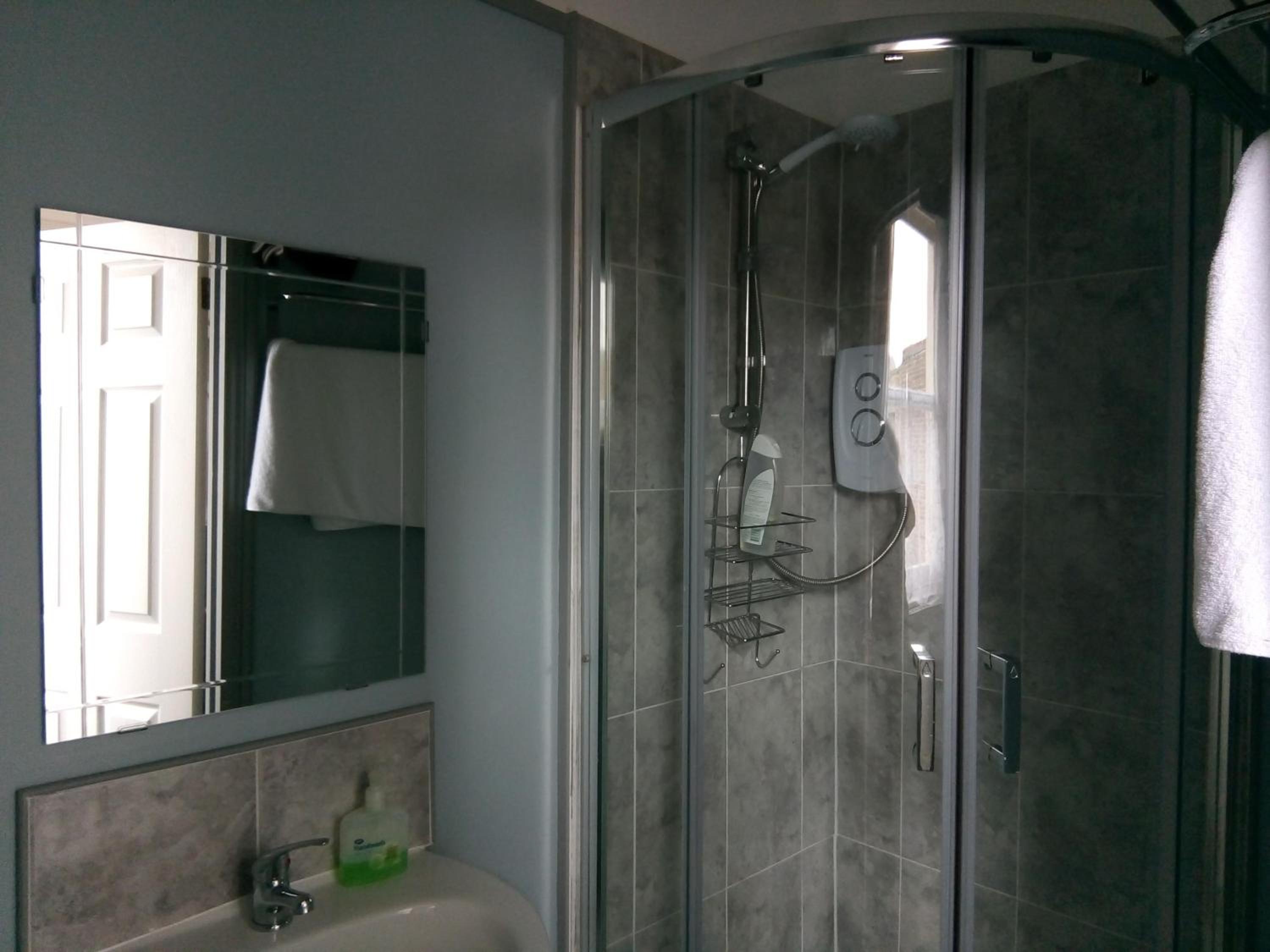 Single Room with Private Bathroom photo 3