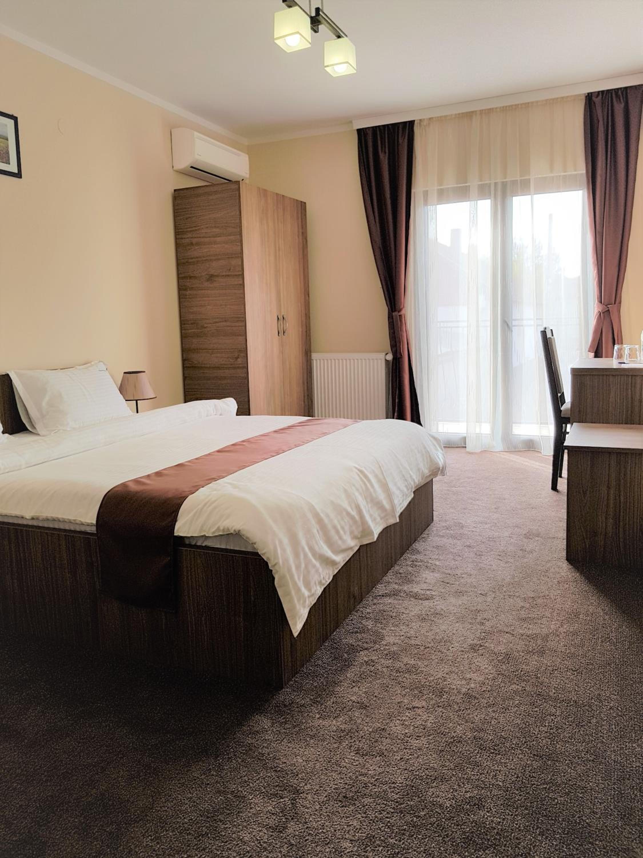 King Room with Balcony - Photo 2