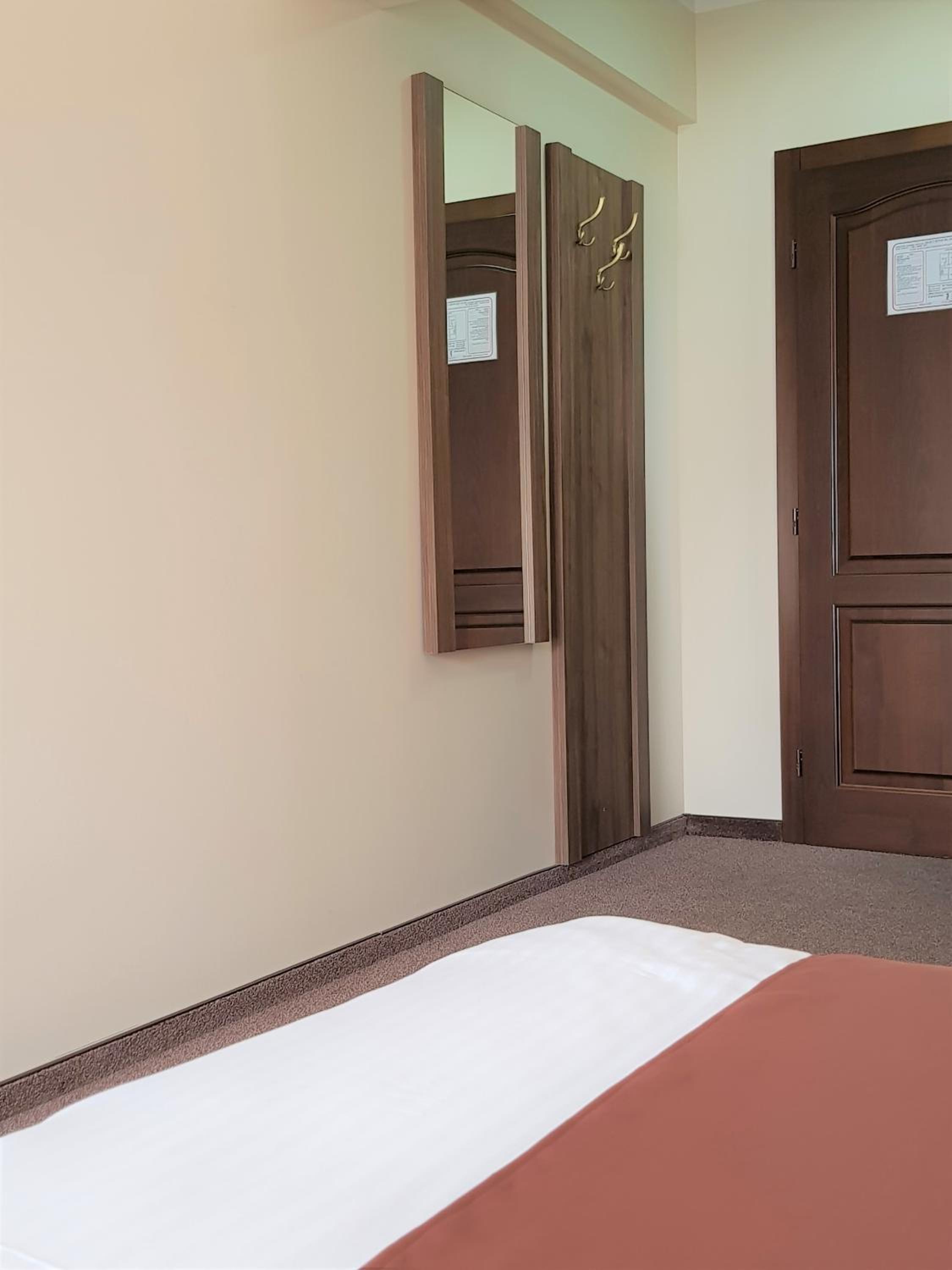 King Room with Balcony - Photo 4