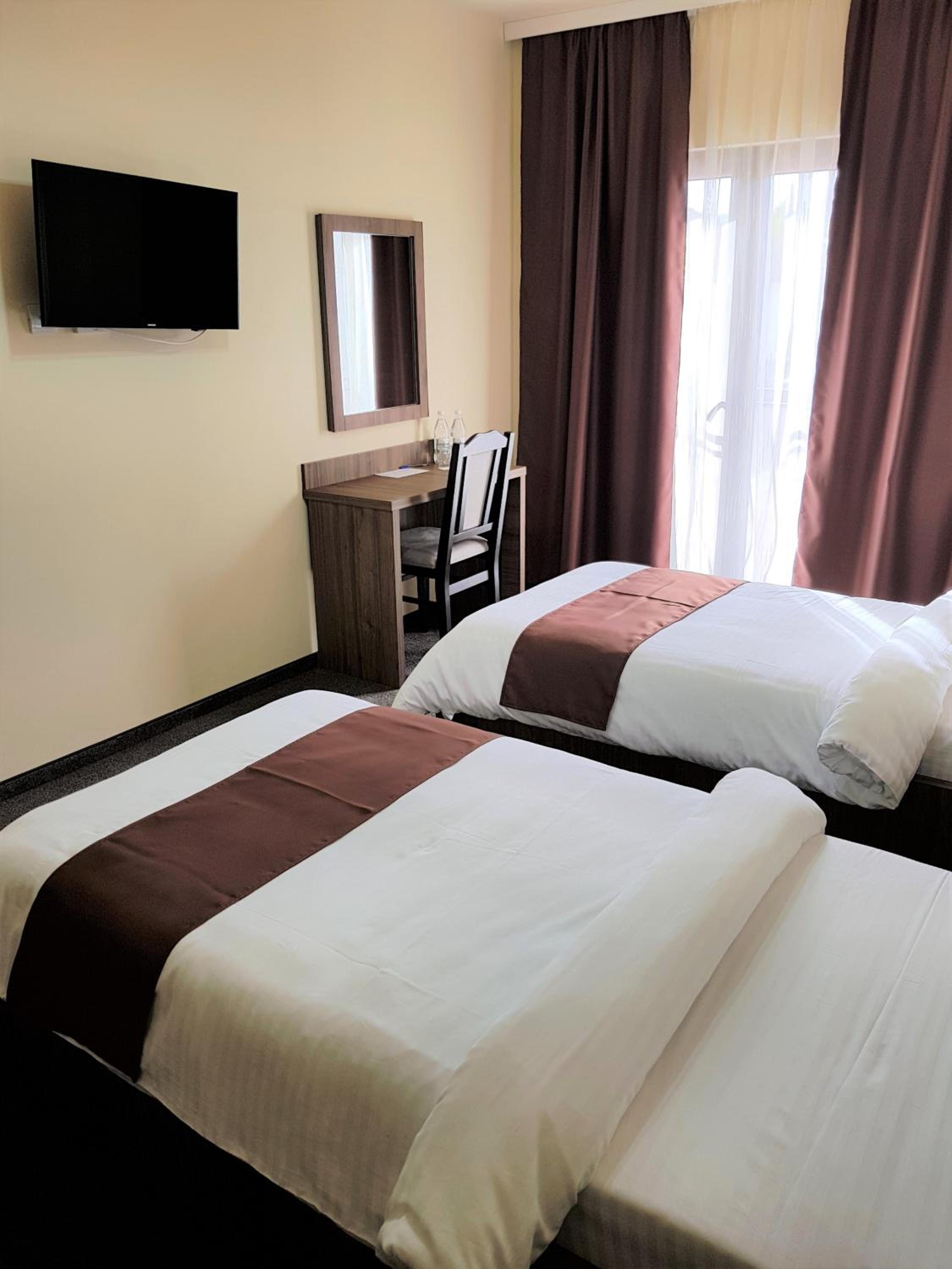Deluxe Twin Room - Photo 6