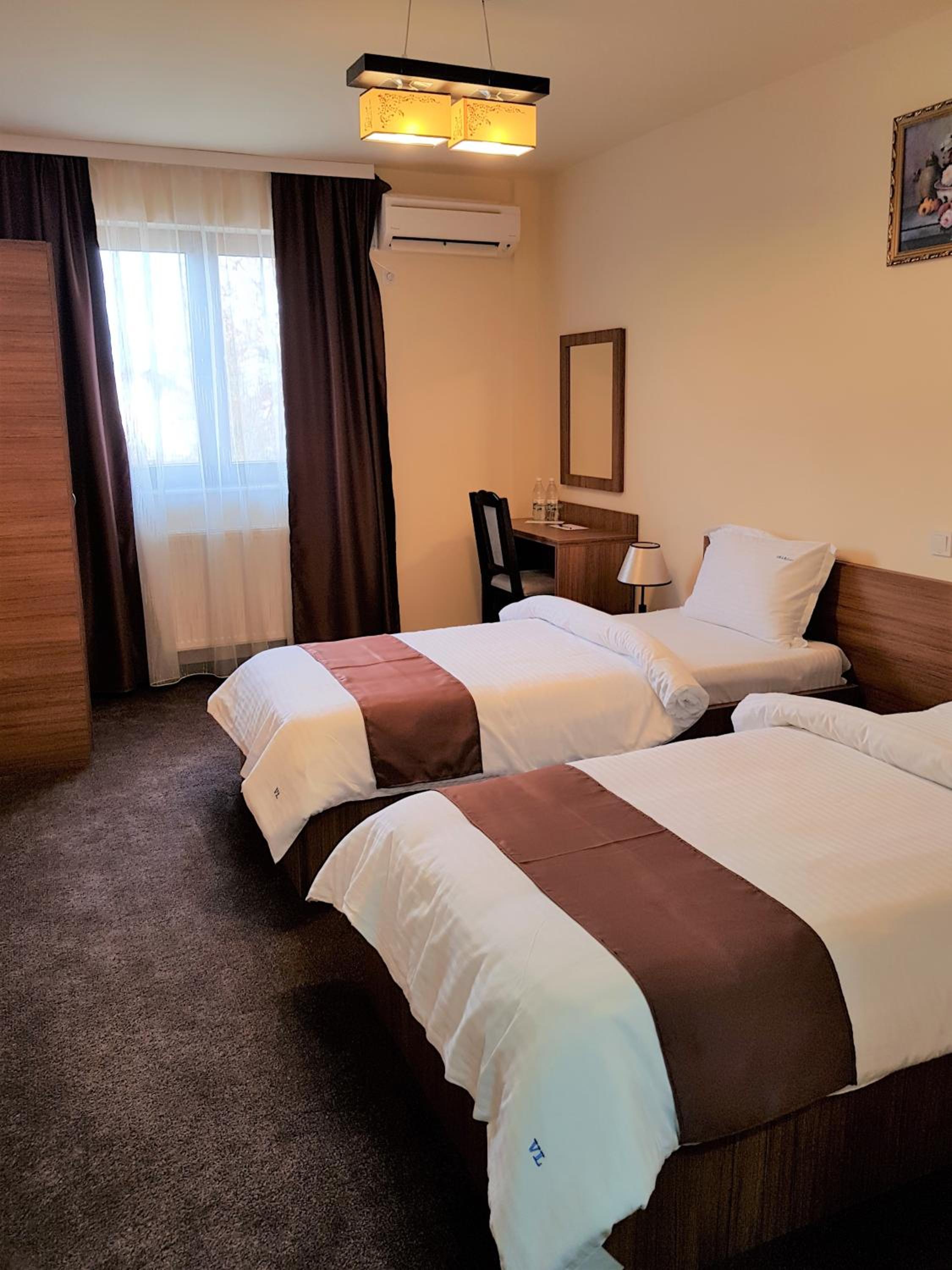 Deluxe Twin Room - Photo 9
