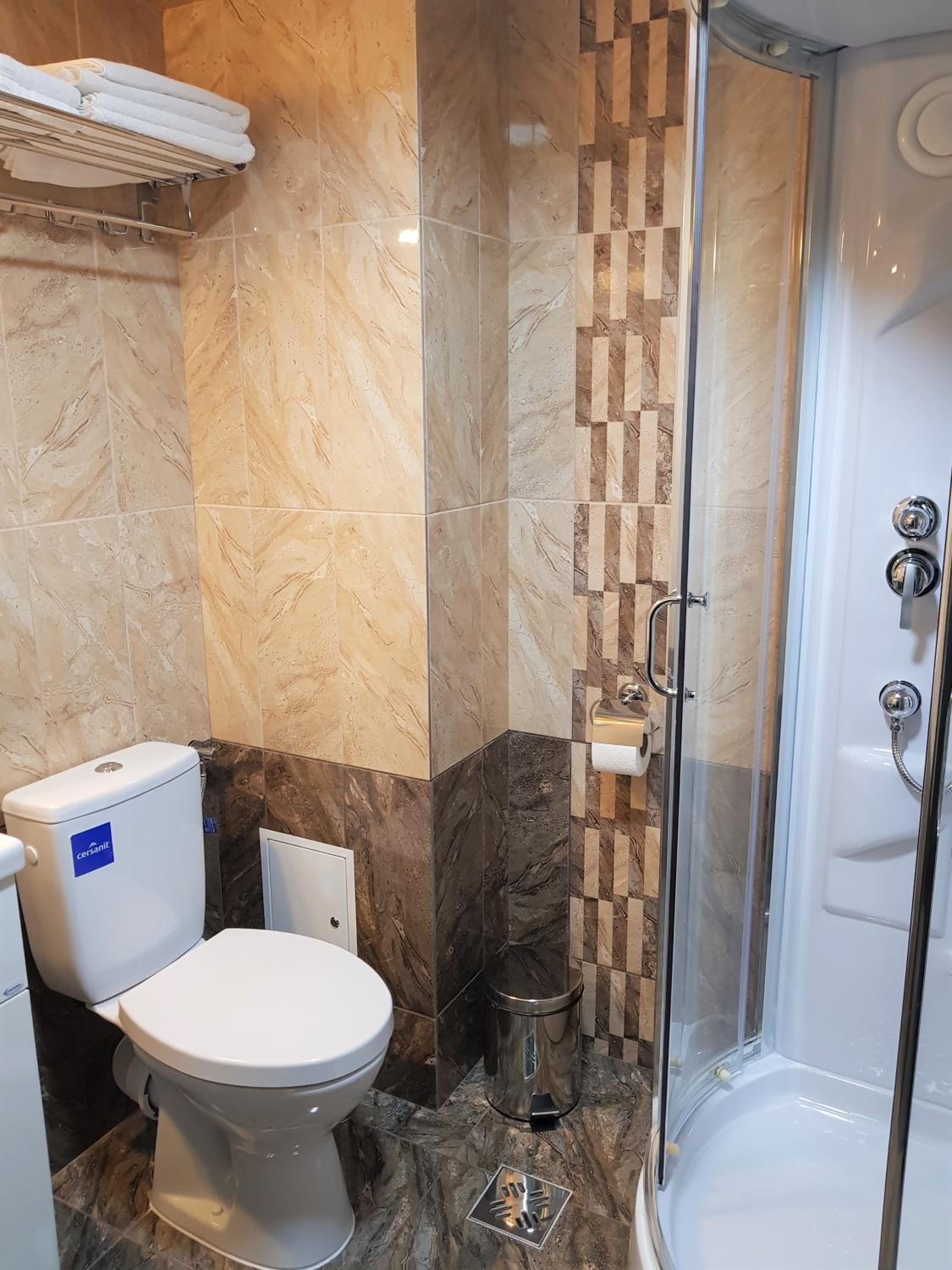 Deluxe Double Room with Balcony - Photo 9