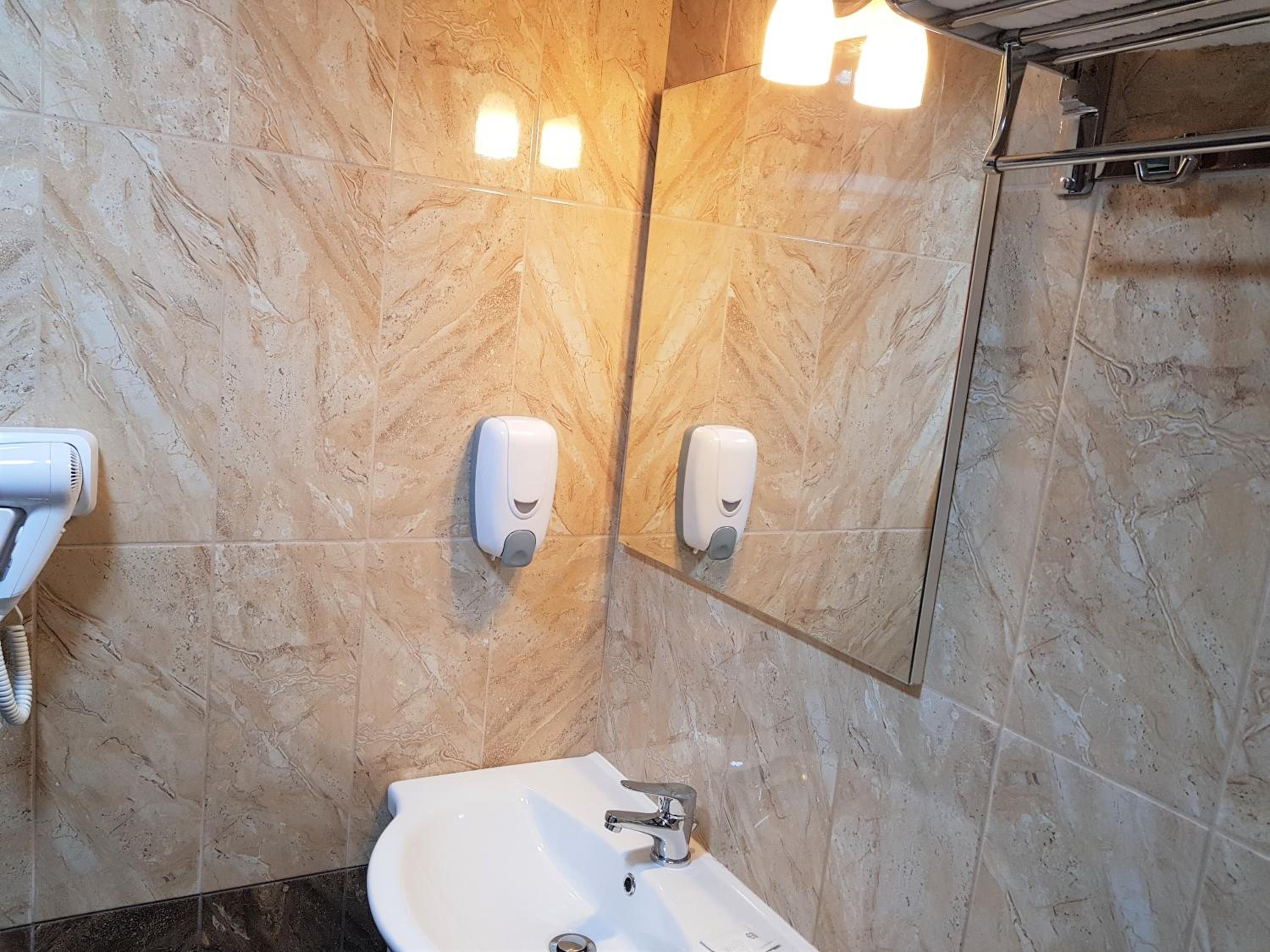 Deluxe Double Room with Balcony - Photo 10
