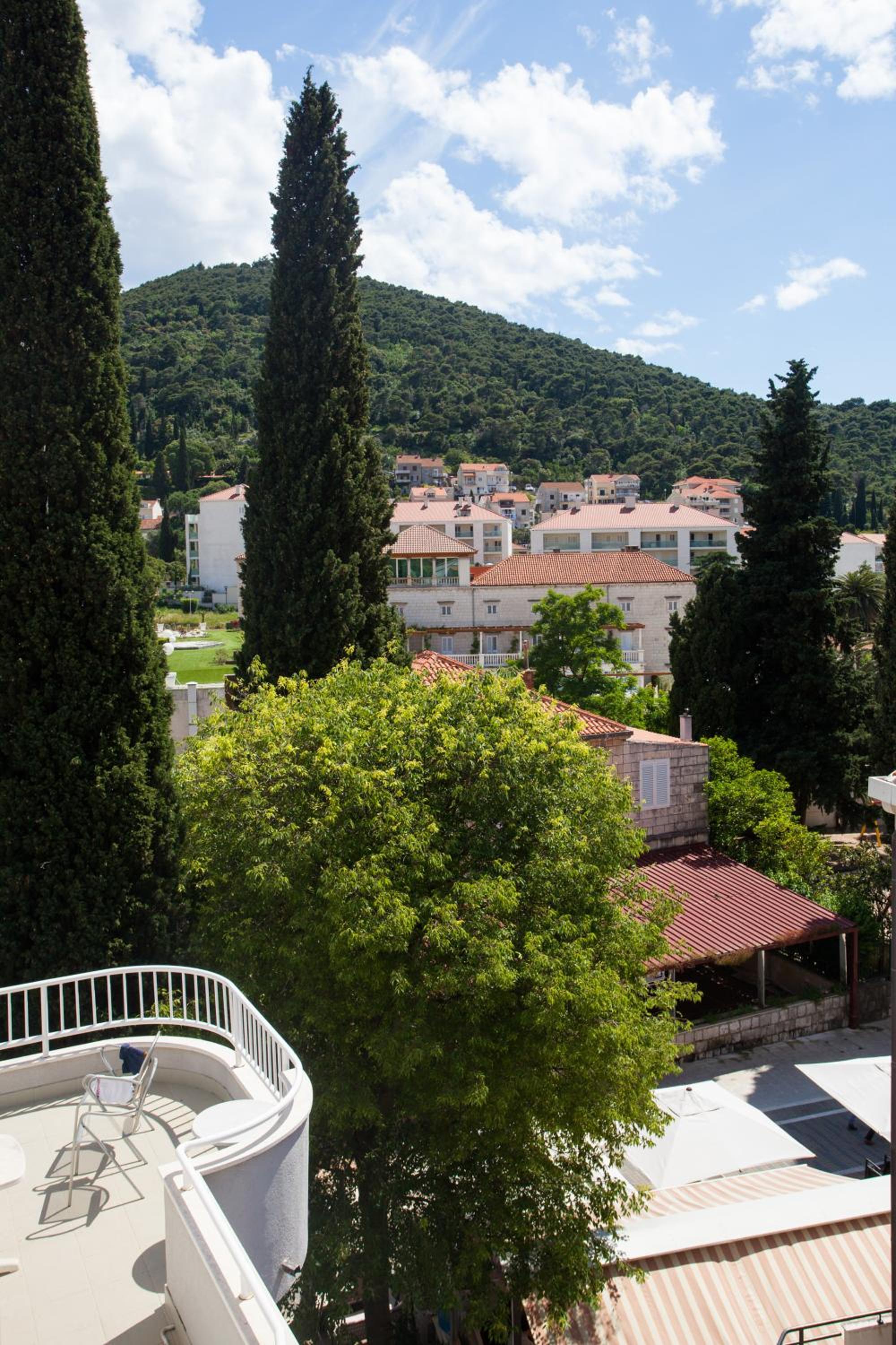 Triple Room with Balcony thumbnail 5