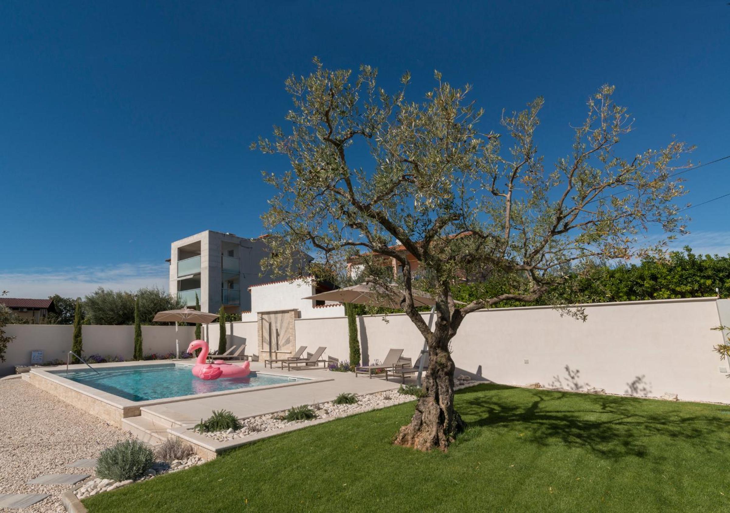 Holiday Home with garden view photo 3