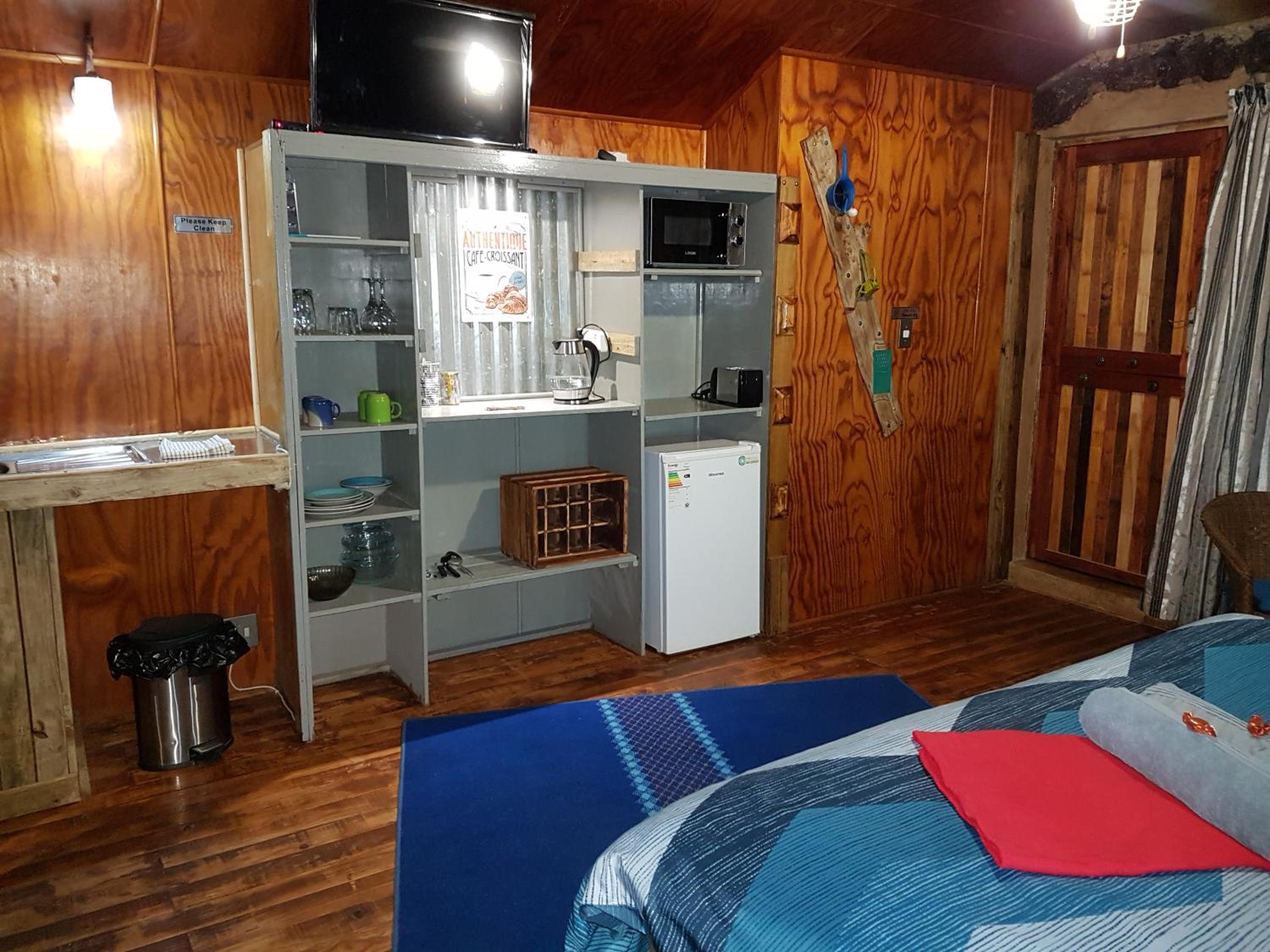 Apartment with Balcony - Photo 5