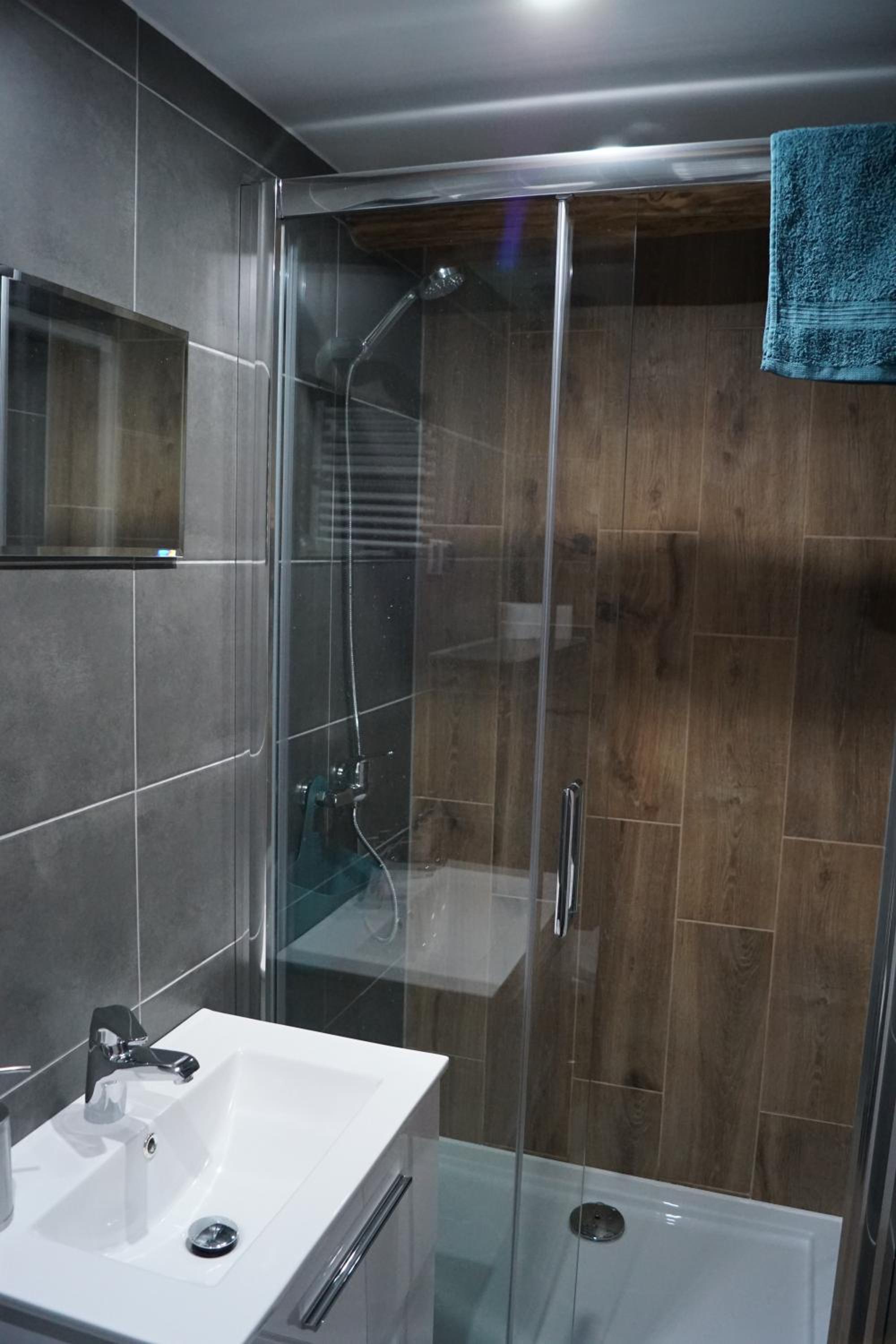 Standard Triple Room - Photo 5
