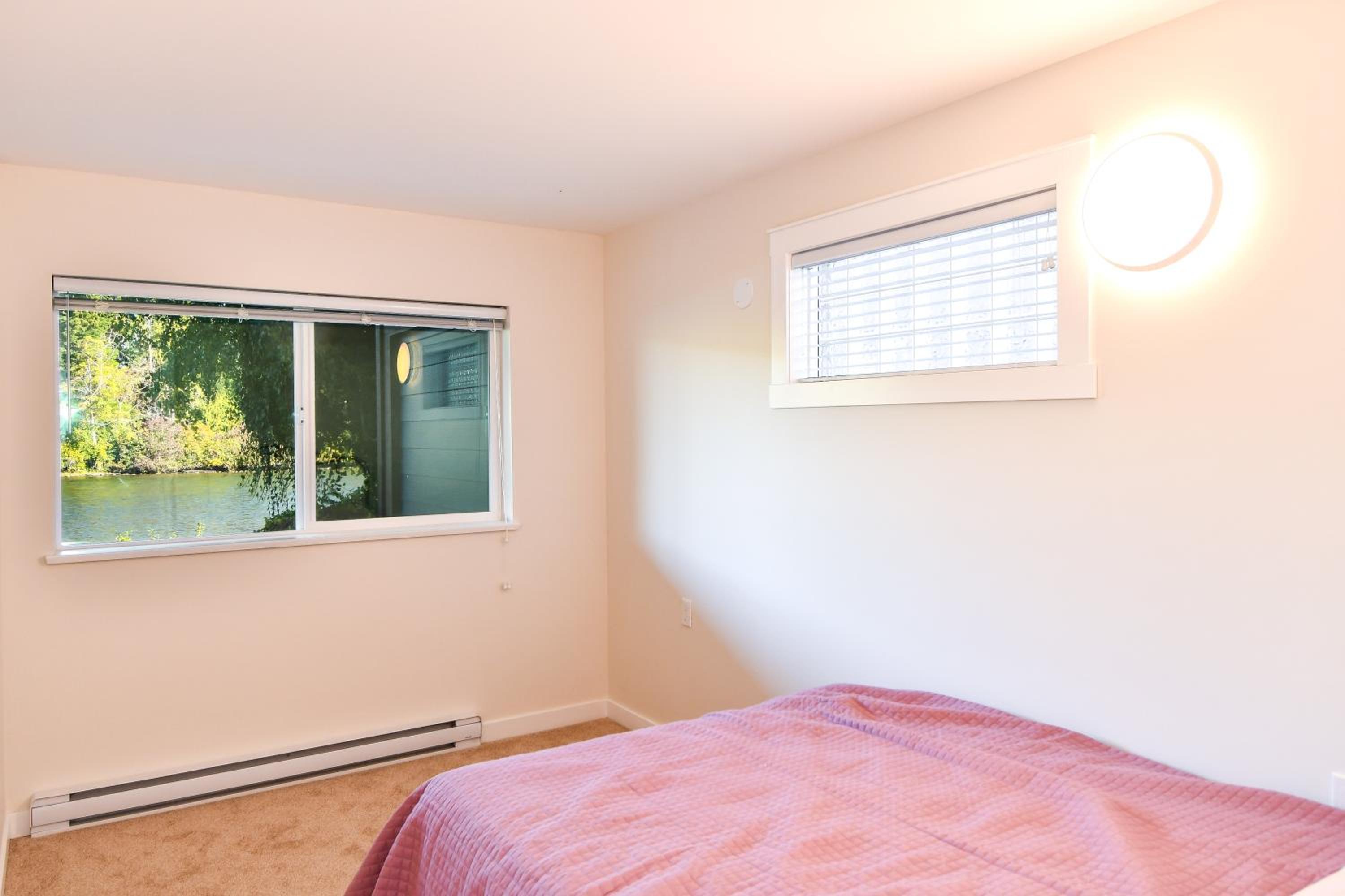 One-Bedroom Apartment - Photo 2