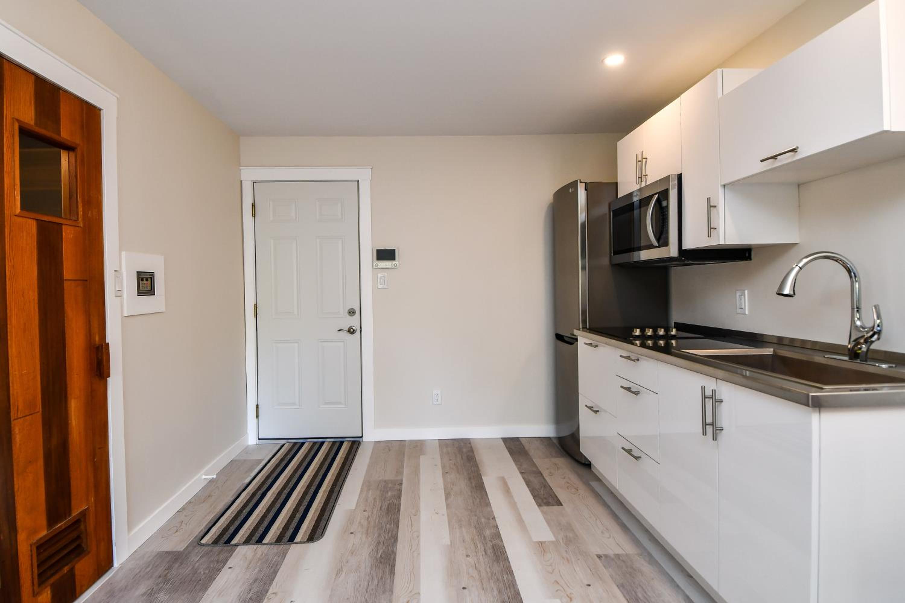 One-Bedroom Apartment - Photo 5