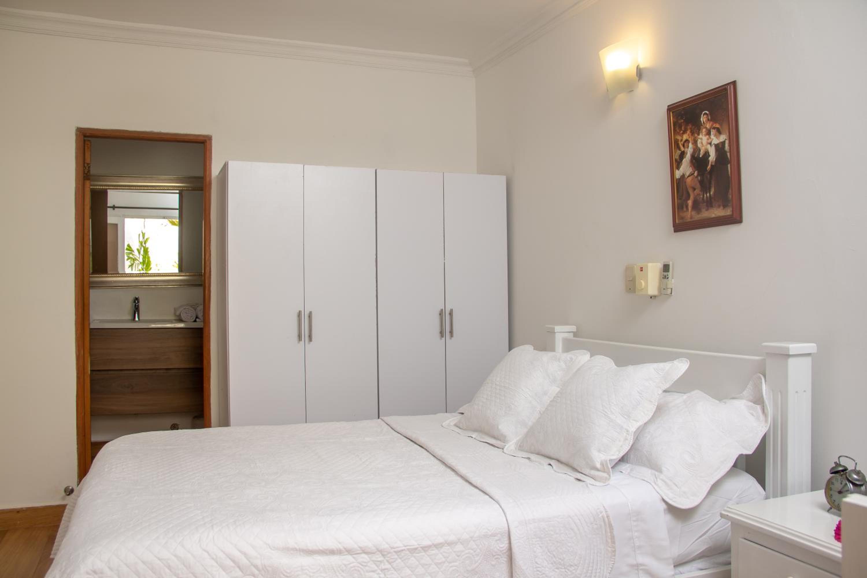 Standard Double Room - Photo 12