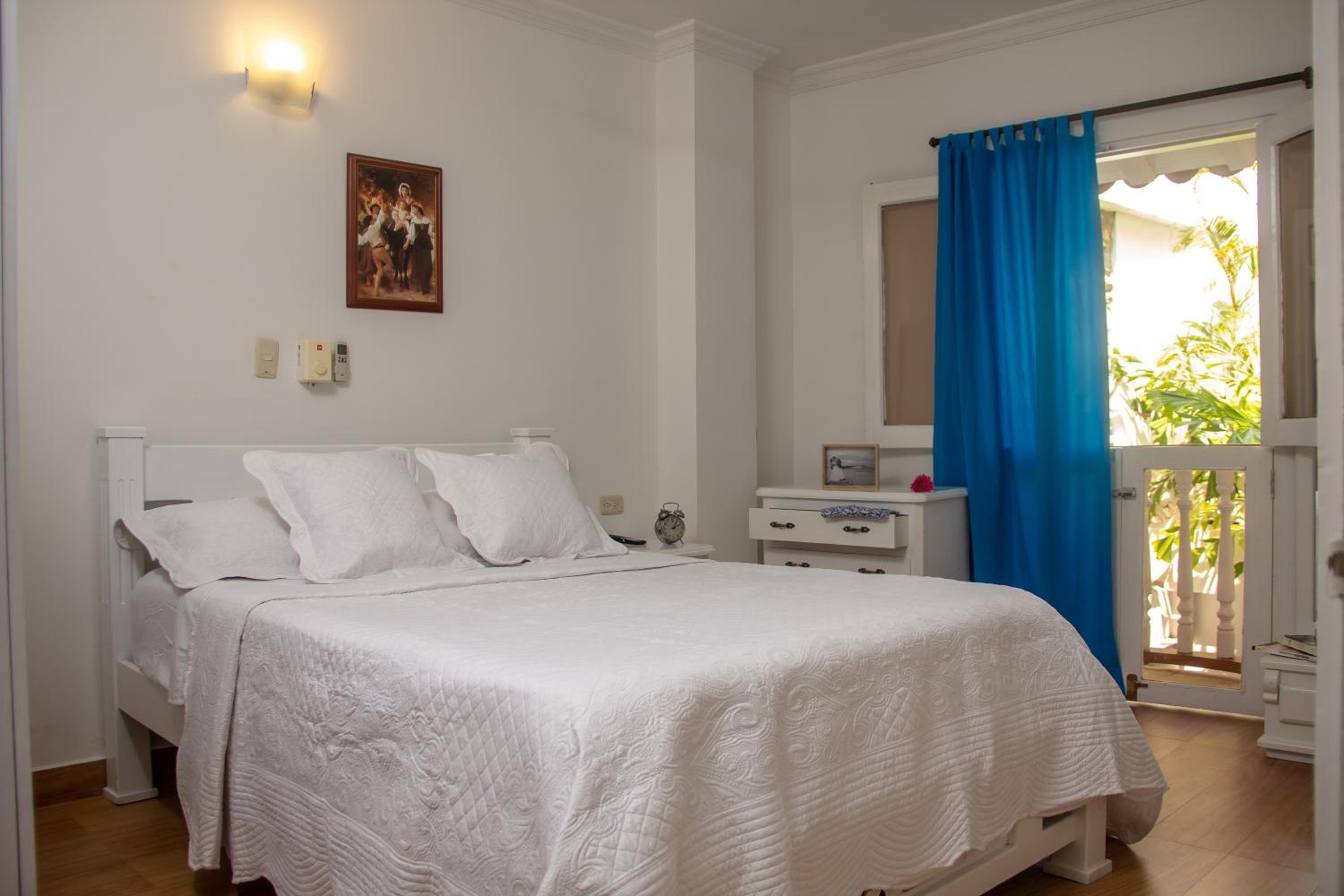 Standard Double Room - Photo 11