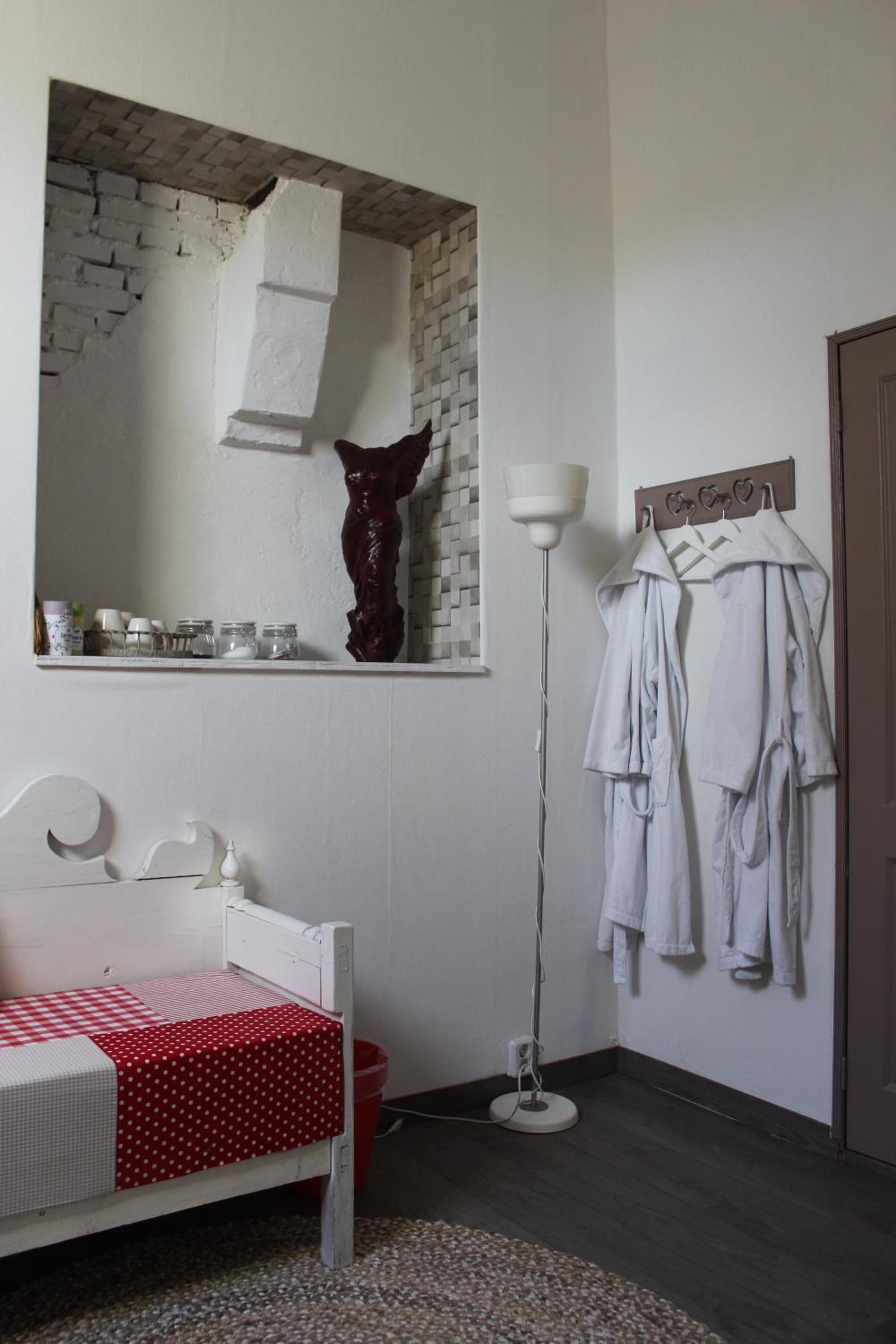 Standard Double Room - Photo 4